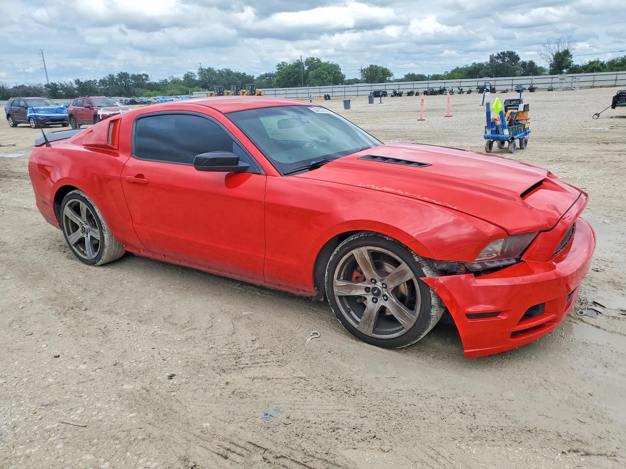 2014 Ford Mustang Red vin: 1ZVBP8AM8E5271433