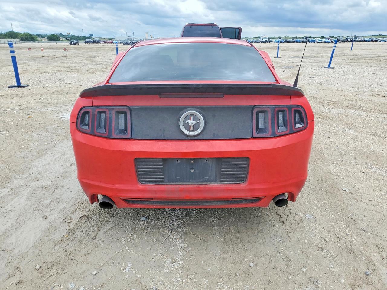 2014 Ford Mustang Red vin: 1ZVBP8AM8E5271433