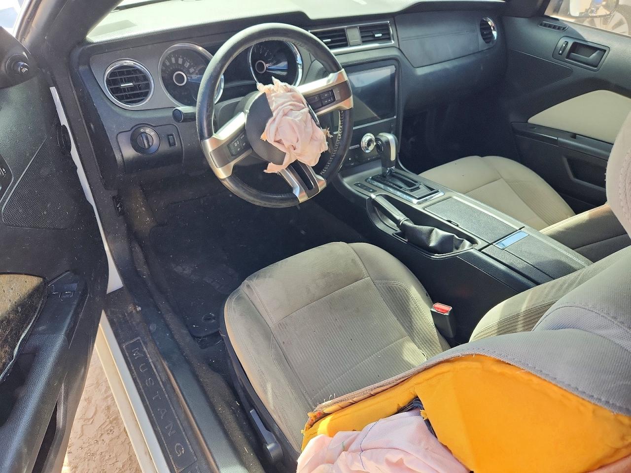 2014 Ford Mustang Белый vin: 1ZVBP8AM8E5301644
