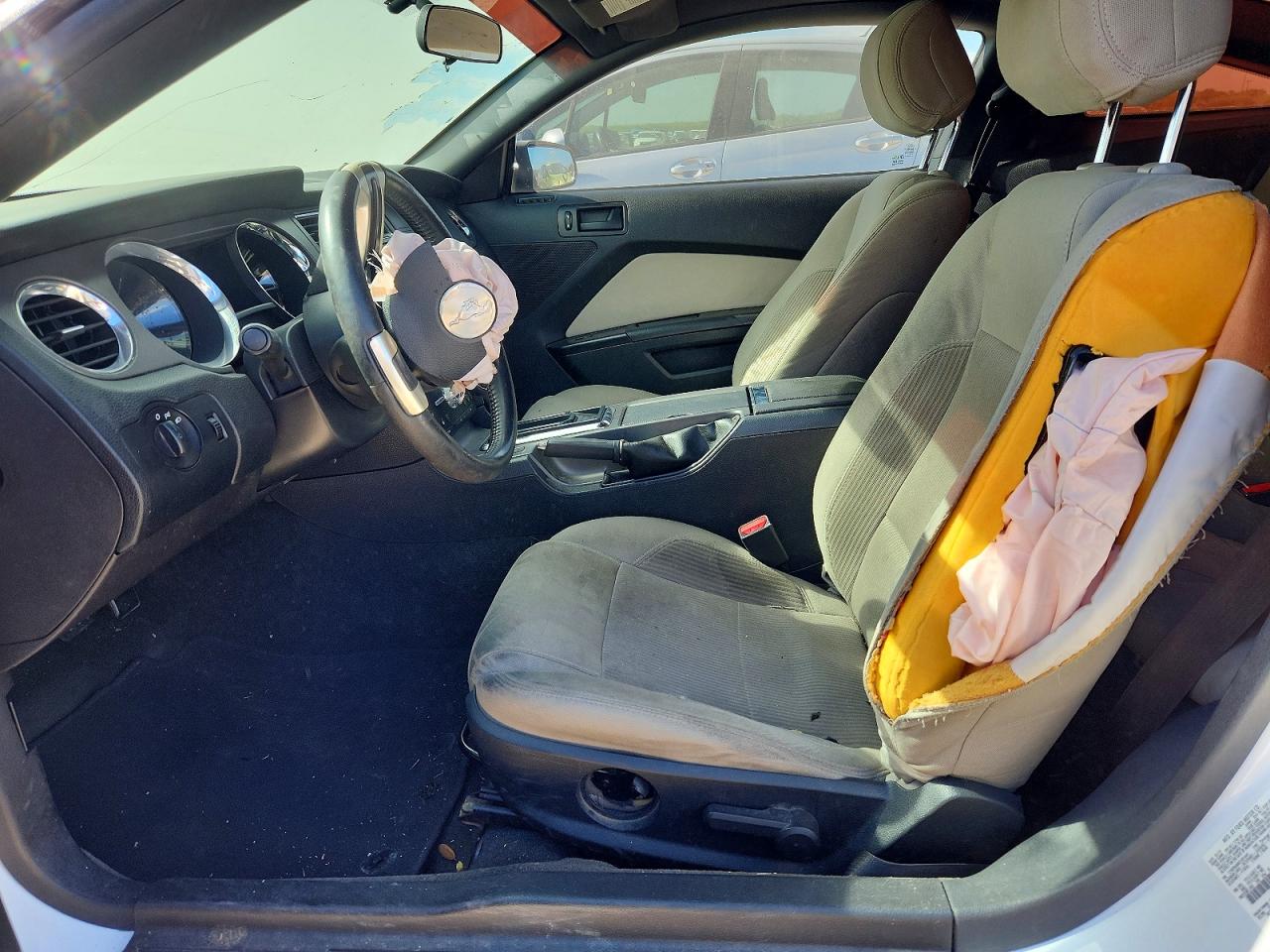 2014 Ford Mustang Белый vin: 1ZVBP8AM8E5301644