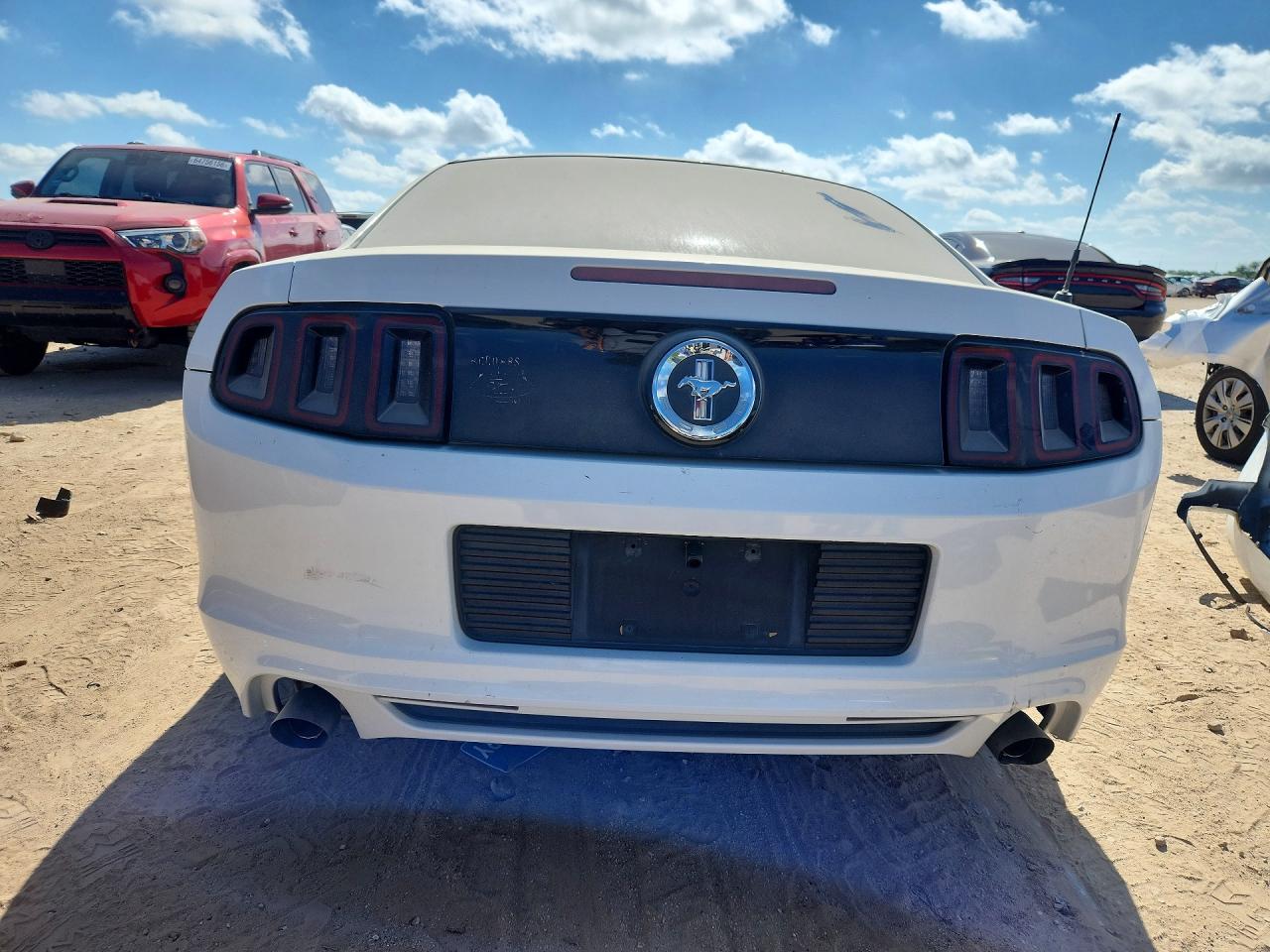 2014 Ford Mustang Белый vin: 1ZVBP8AM8E5301644