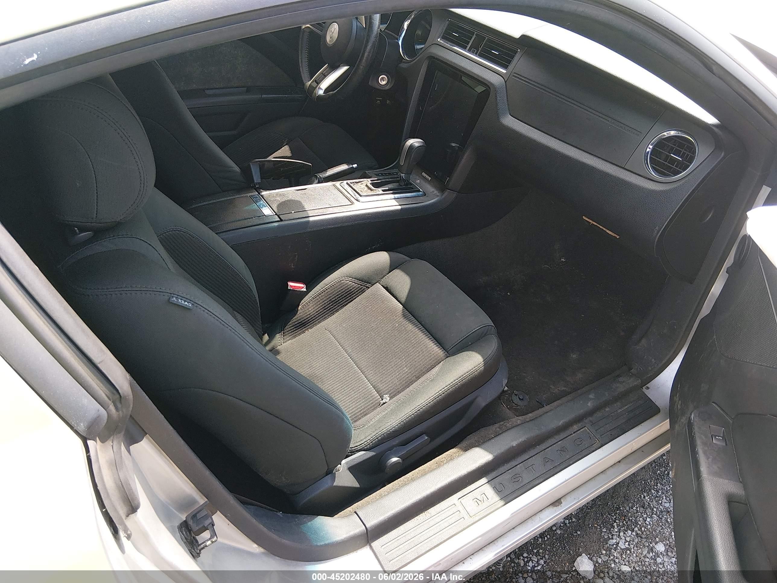 2014 Ford Mustang V6 Серебряный vin: 1ZVBP8AM8E5311574