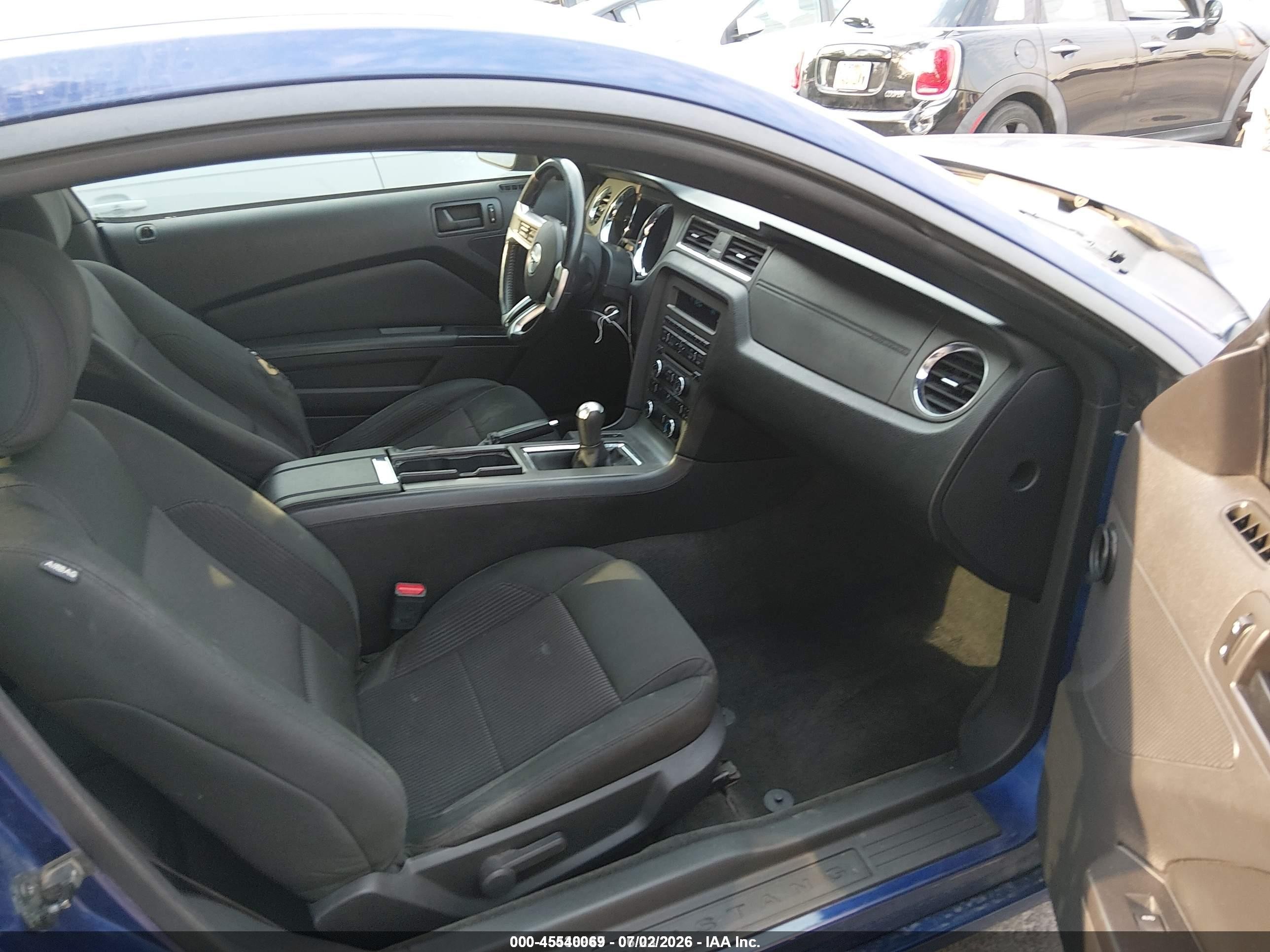 2014 Ford Mustang V6 vin: 1ZVBP8AM8E5313731