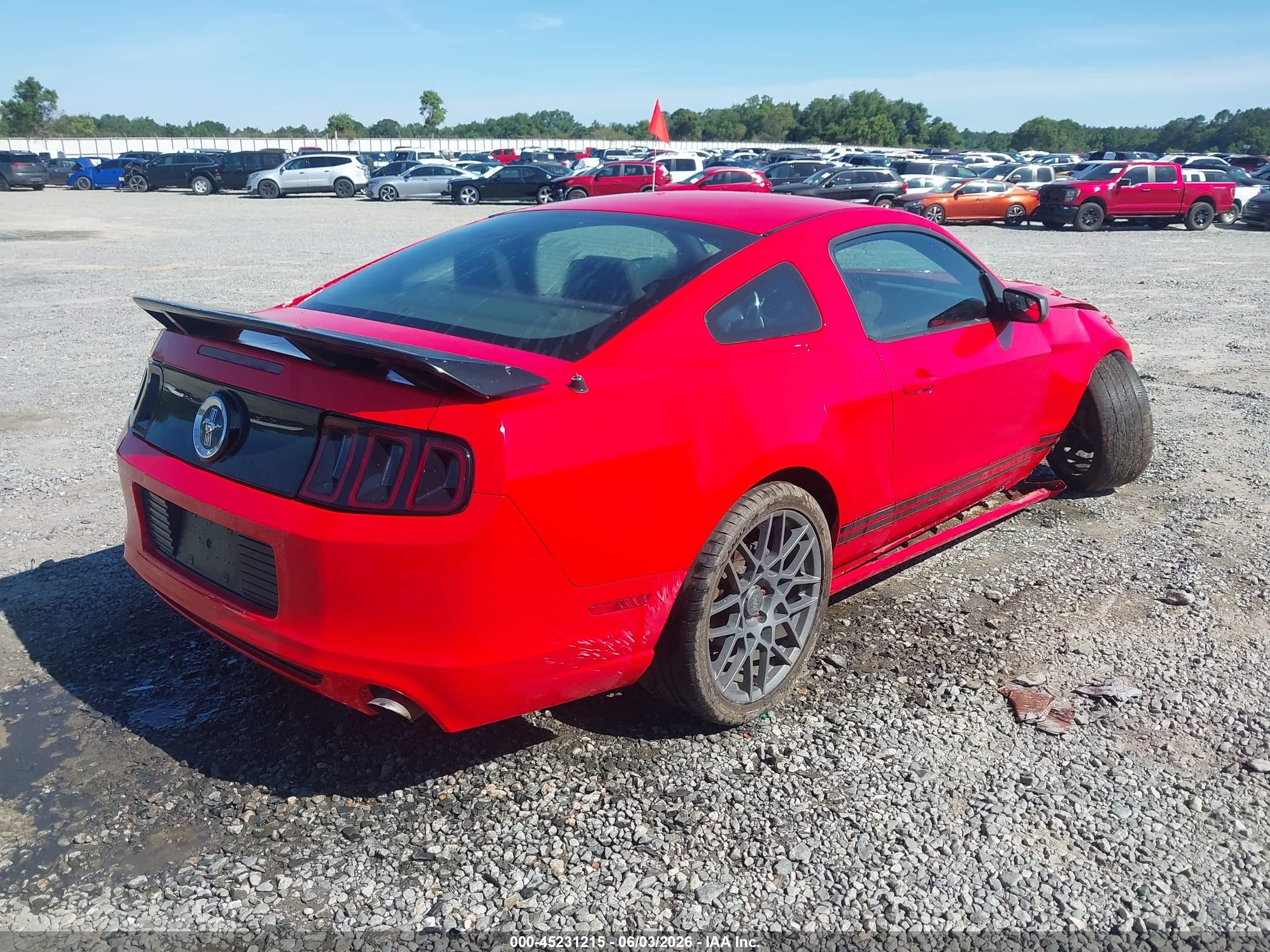 2014 Ford Mustang V6 Красный vin: 1ZVBP8AM8E5324454