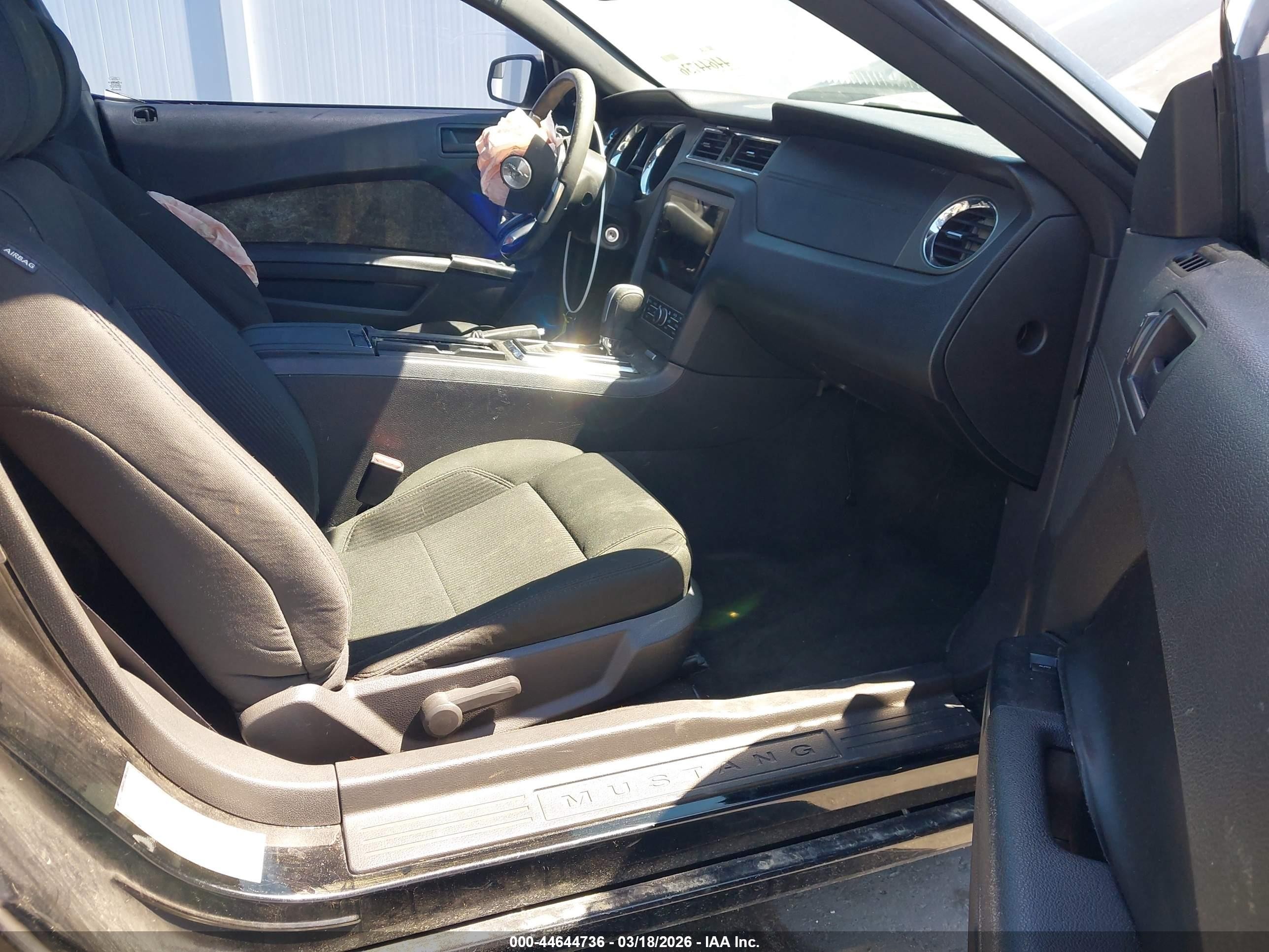 2014 Ford Mustang V6 Black vin: 1ZVBP8AM8E5334076