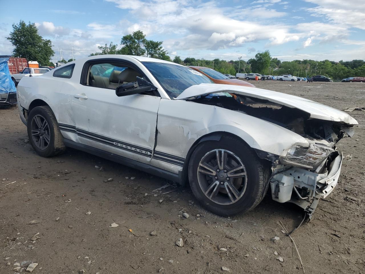 2011 Ford Mustang White vin: 1ZVBP8AM9B5130219