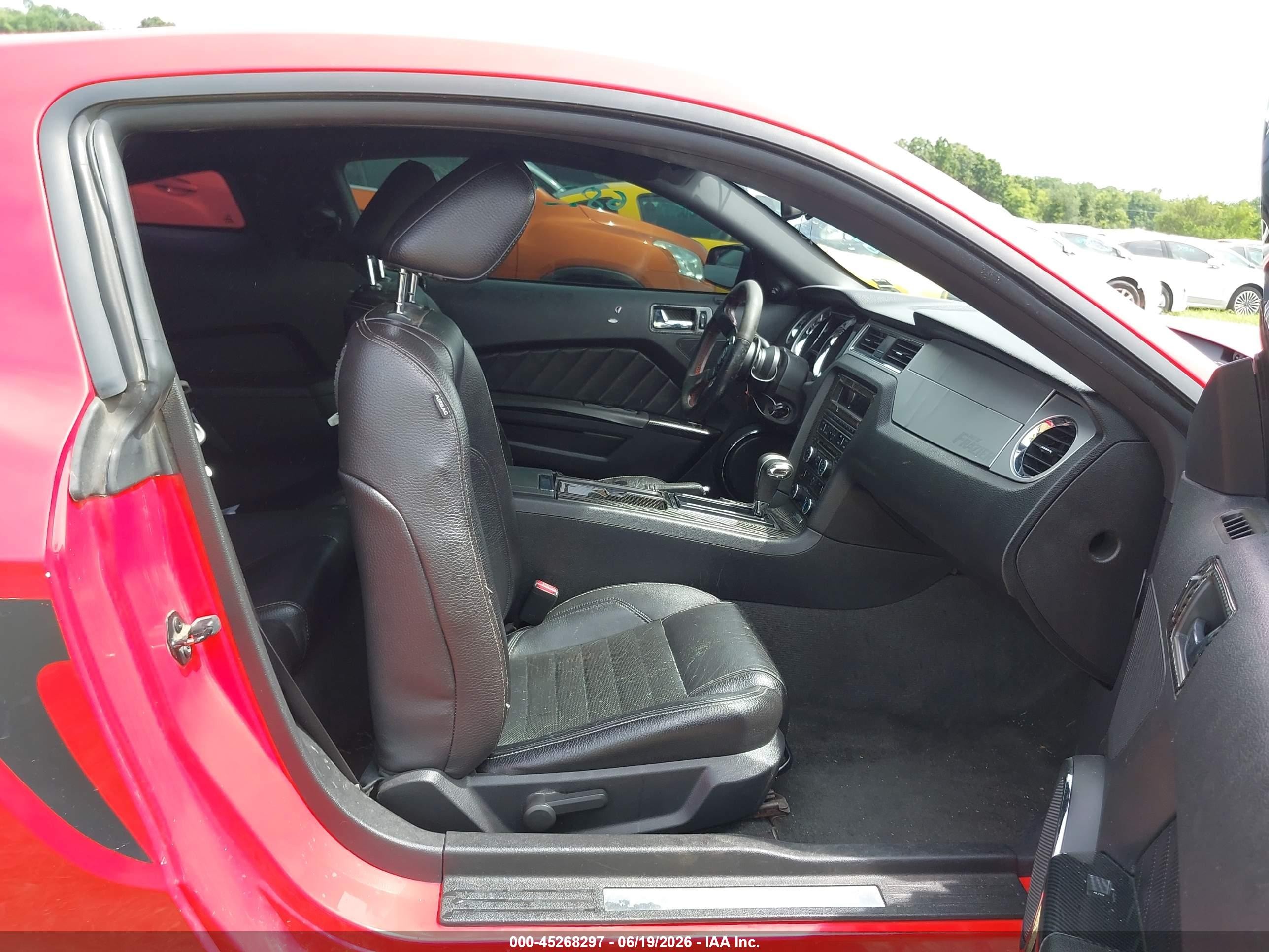 2012 Ford Mustang V6 Premium Красный vin: 1ZVBP8AM9C5209701