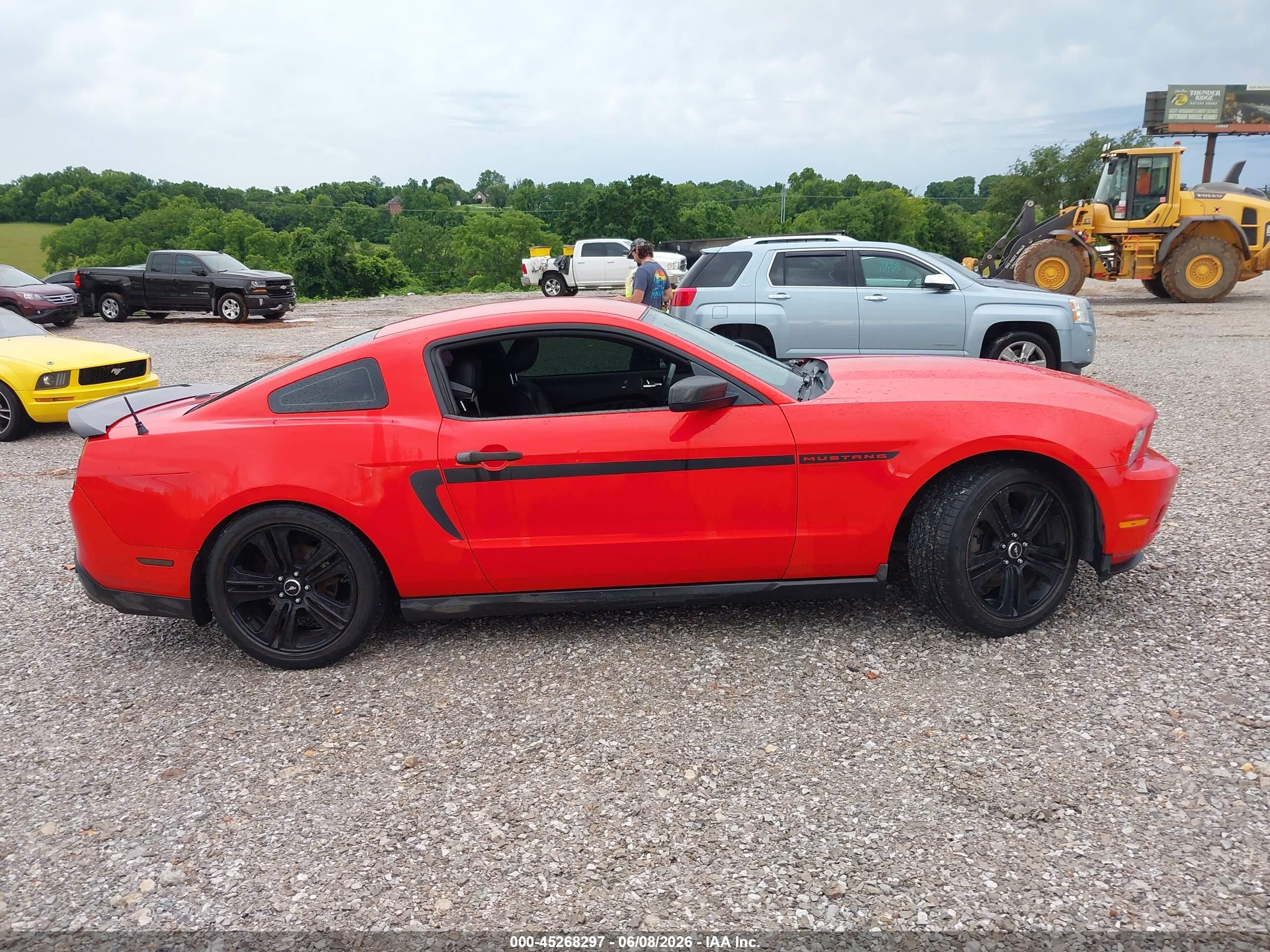 2012 Ford Mustang V6 Premium Красный vin: 1ZVBP8AM9C5209701