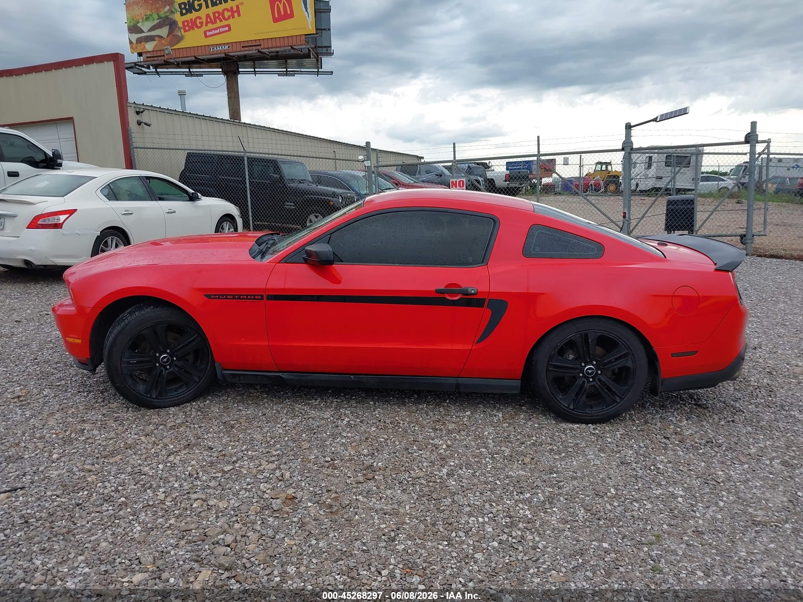 2012 Ford Mustang V6 Premium Красный vin: 1ZVBP8AM9C5209701