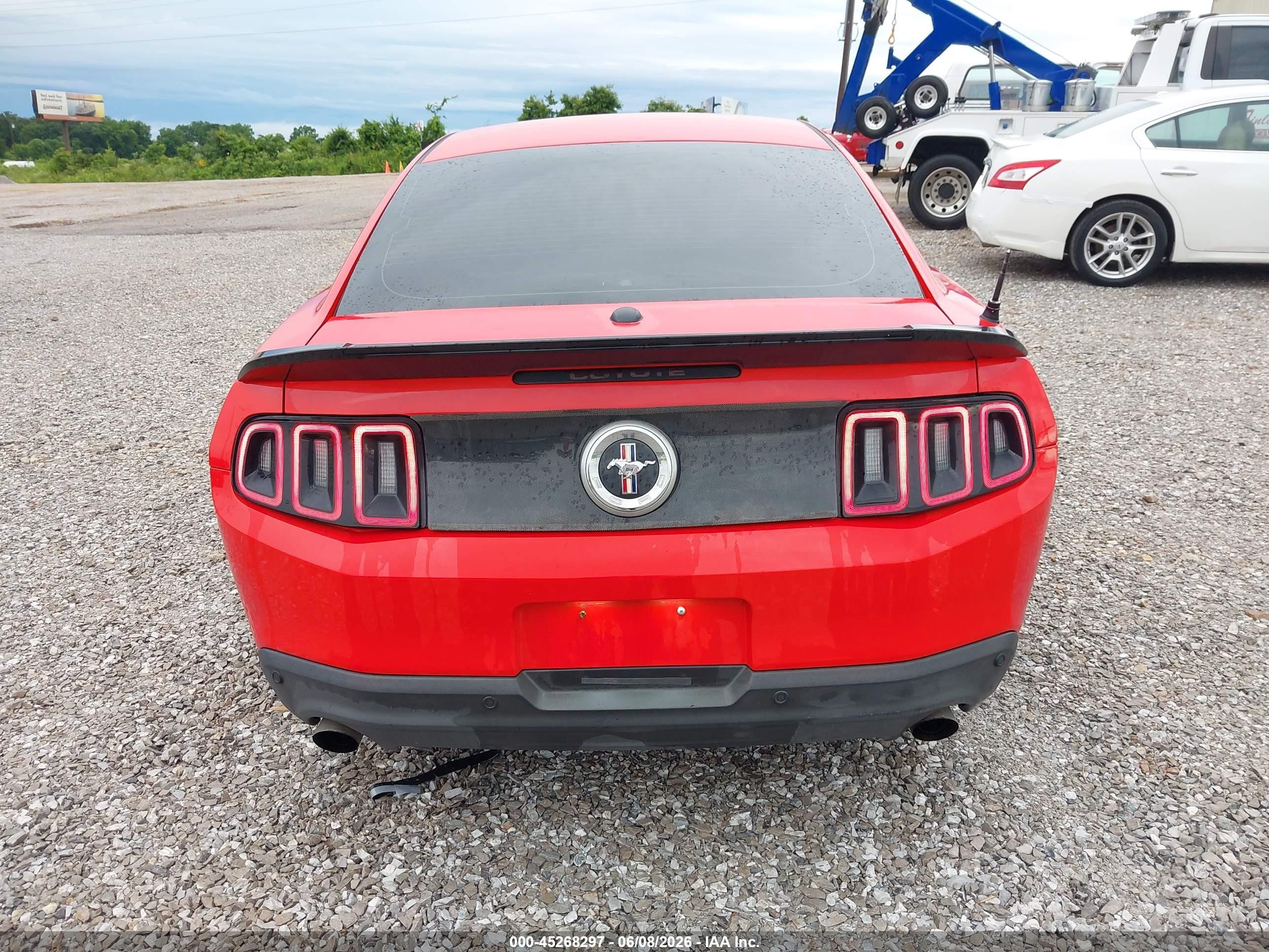 2012 Ford Mustang V6 Premium Красный vin: 1ZVBP8AM9C5209701
