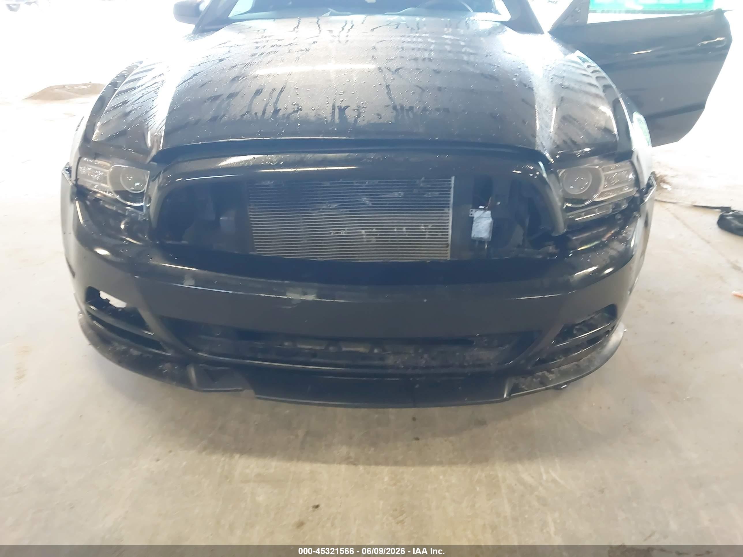 2013 Ford Mustang V6 Черный vin: 1ZVBP8AM9D5213250