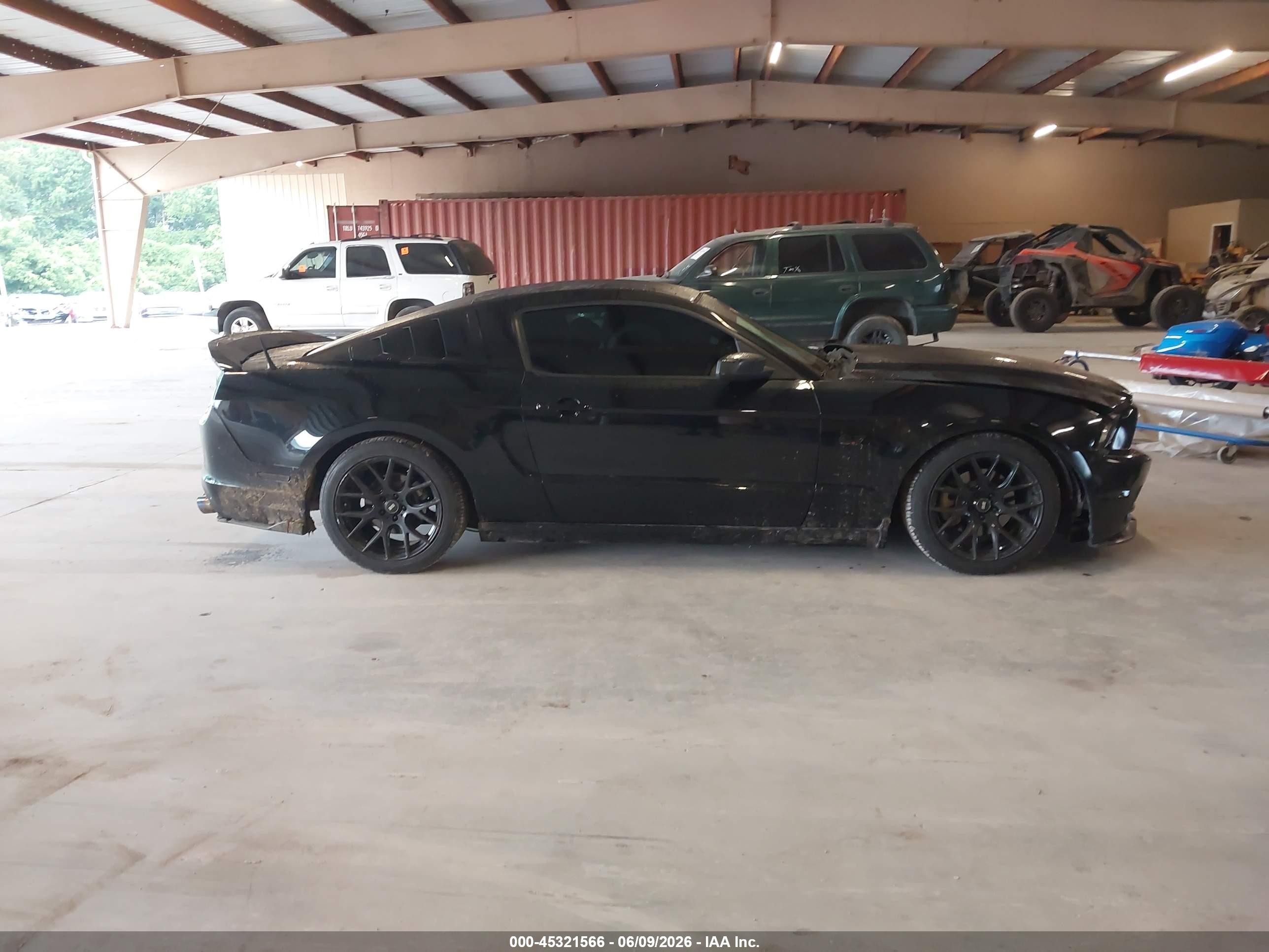 2013 Ford Mustang V6 Черный vin: 1ZVBP8AM9D5213250