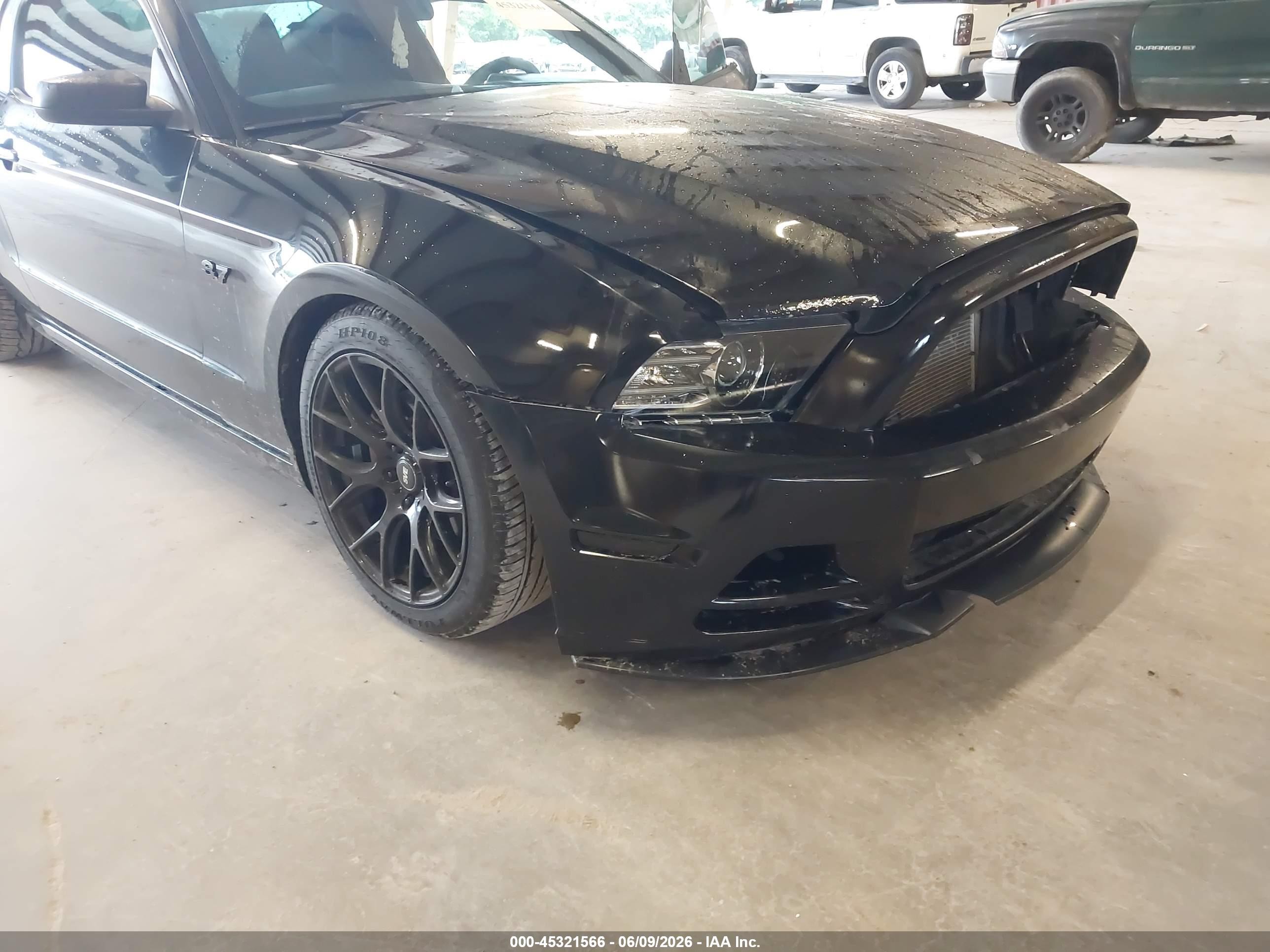 2013 Ford Mustang V6 Черный vin: 1ZVBP8AM9D5213250