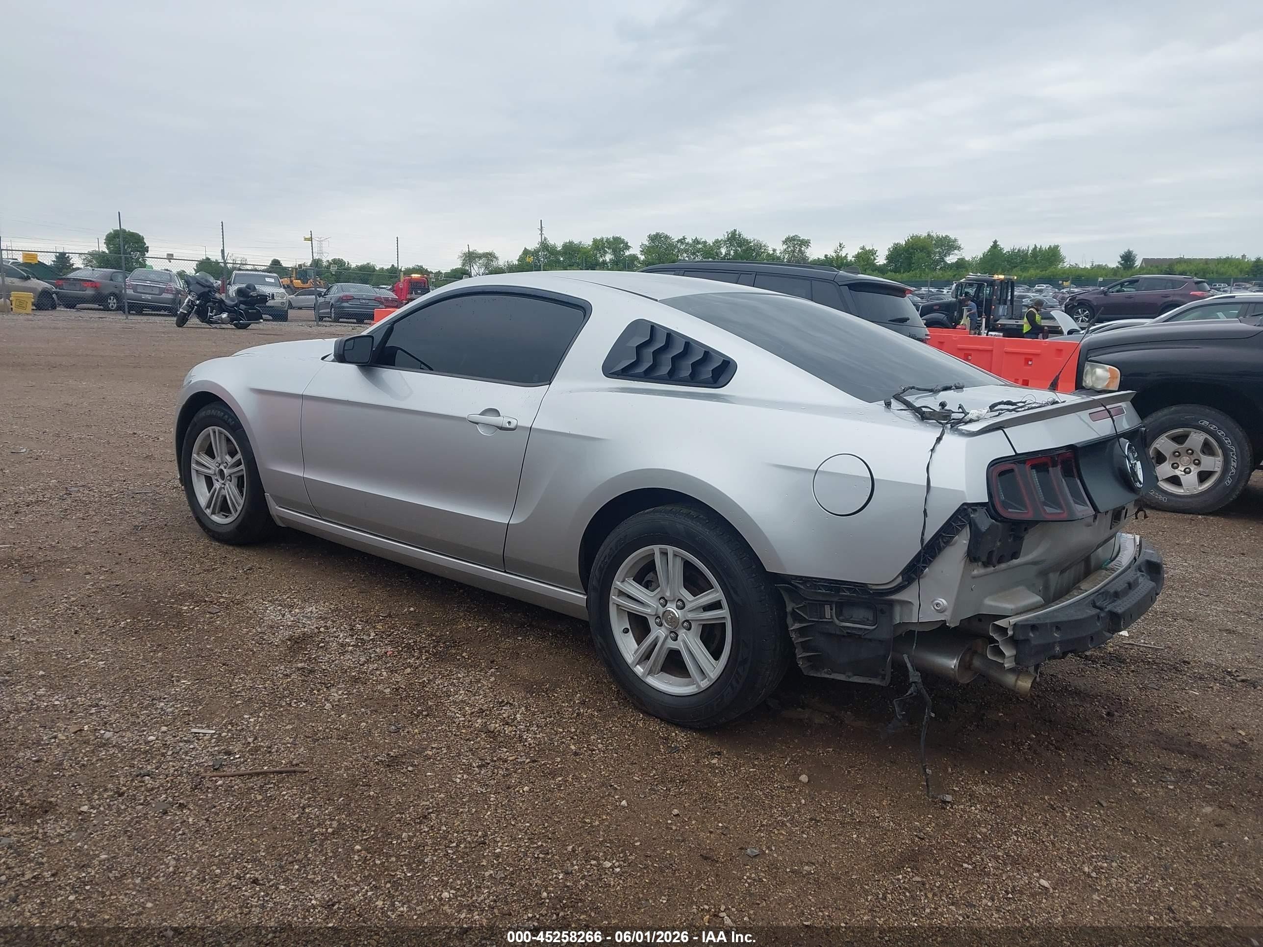 2014 Ford Mustang V6 Silver vin: 1ZVBP8AM9E5236030