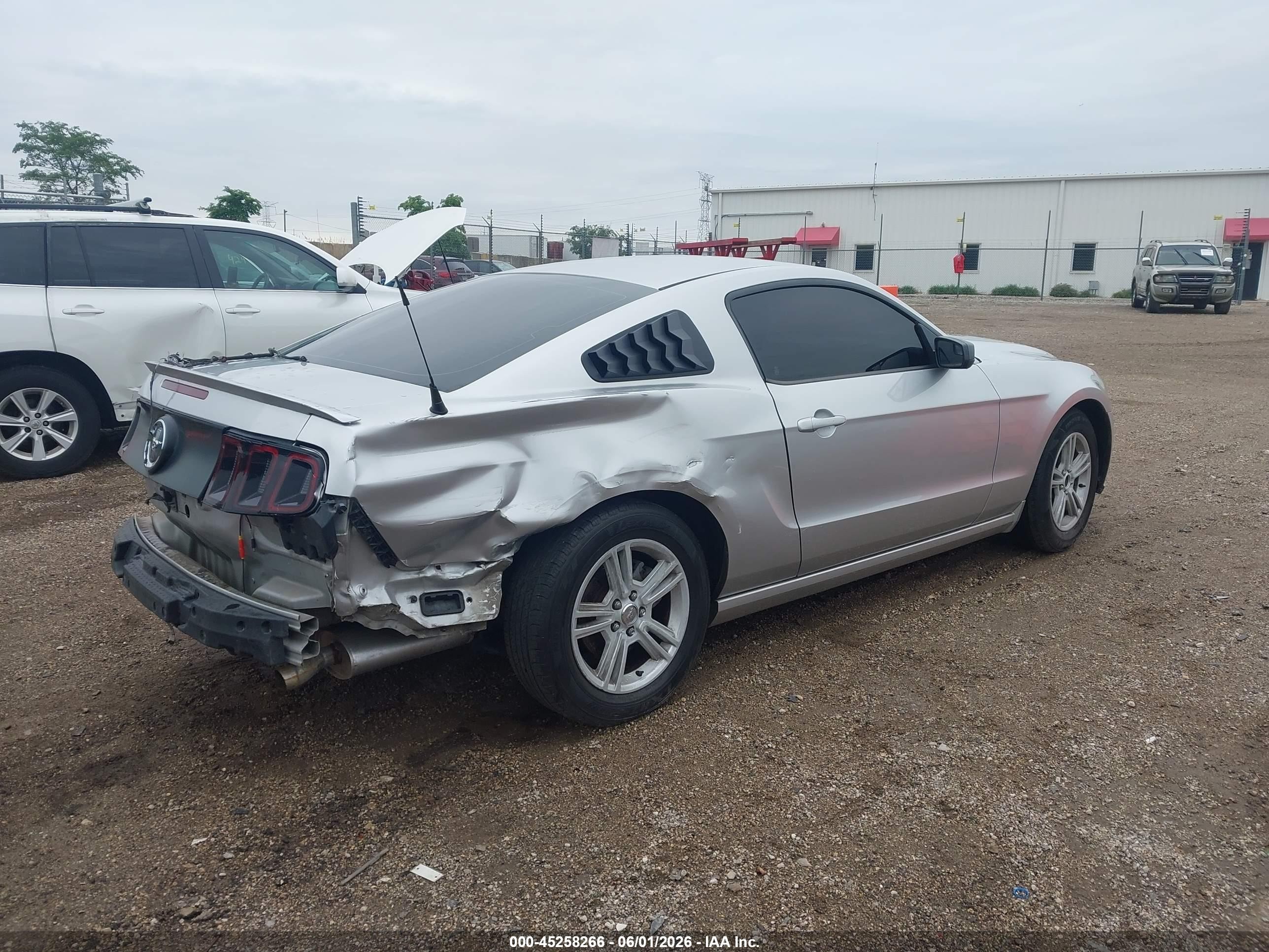 2014 Ford Mustang V6 Silver vin: 1ZVBP8AM9E5236030