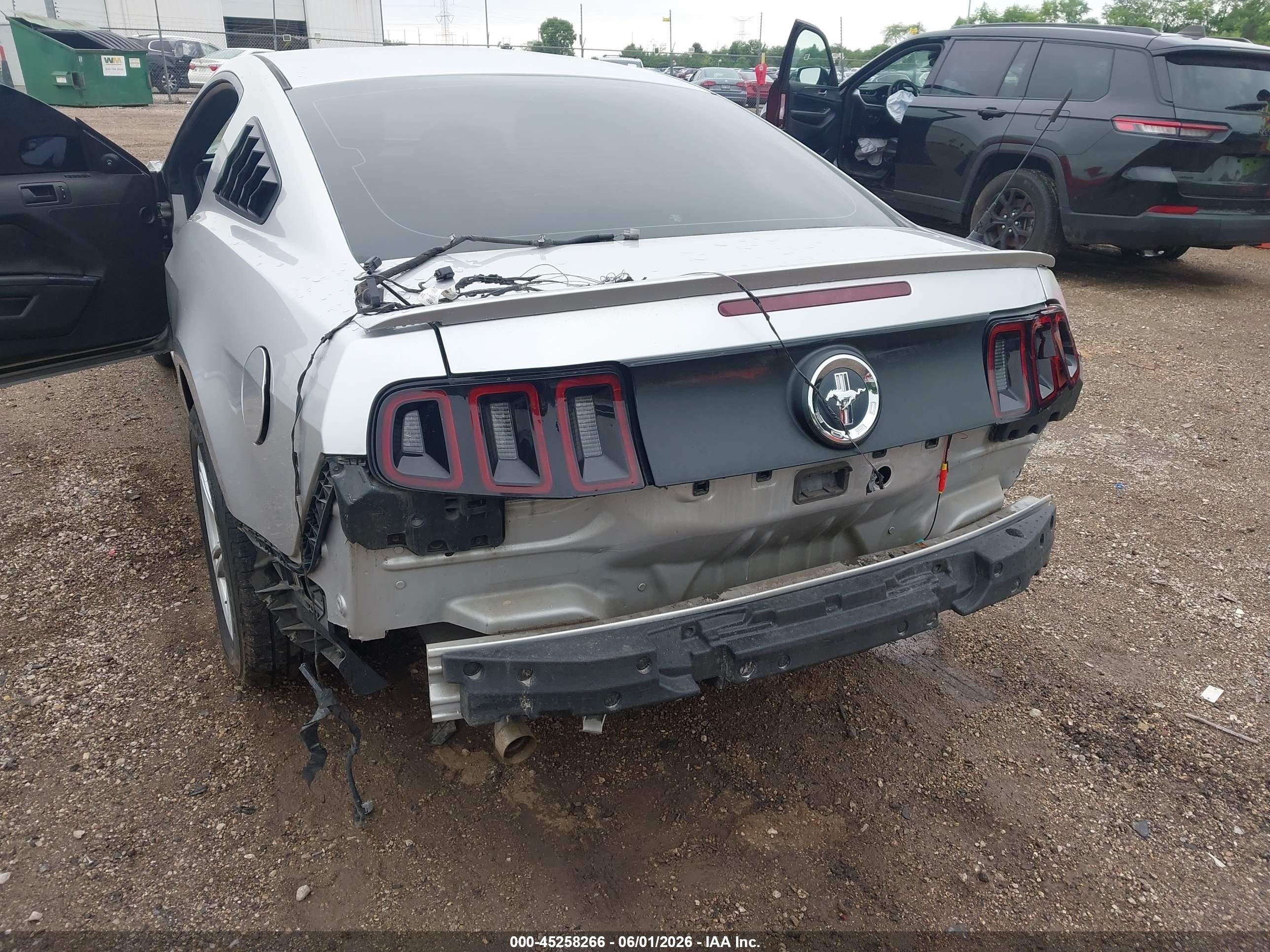 2014 Ford Mustang V6 Silver vin: 1ZVBP8AM9E5236030
