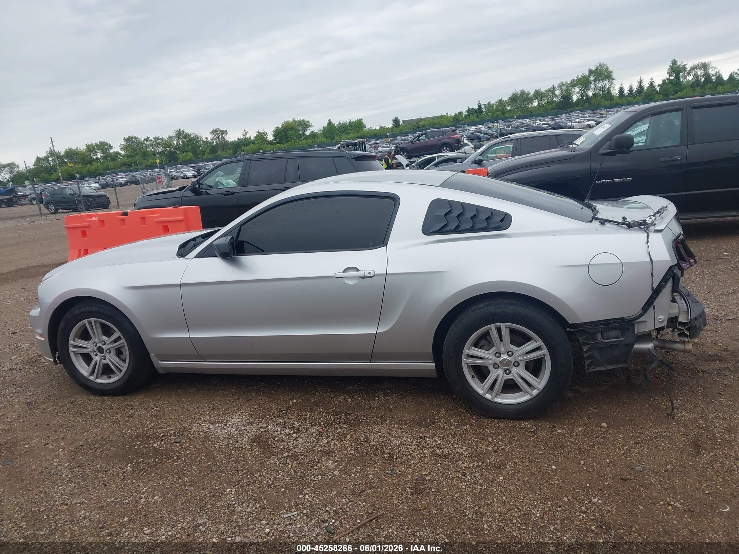 2014 Ford Mustang V6 Silver vin: 1ZVBP8AM9E5236030