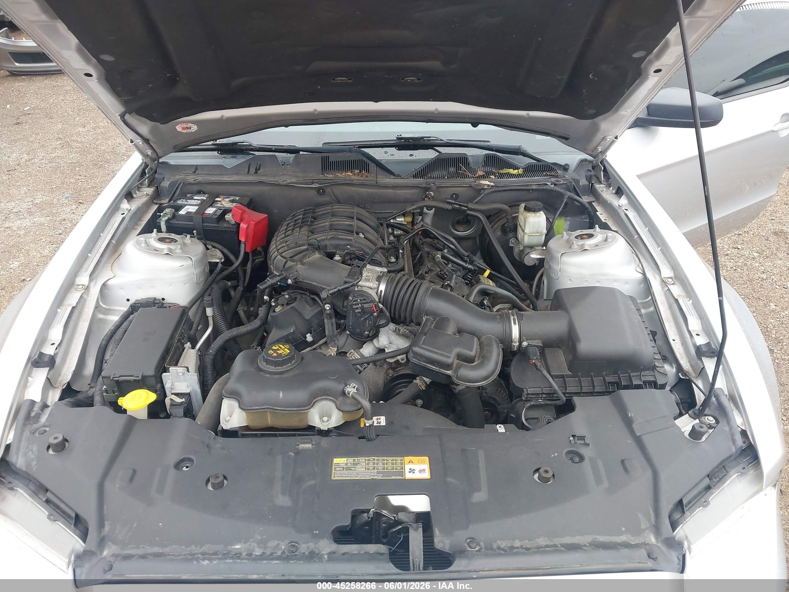 2014 Ford Mustang V6 Silver vin: 1ZVBP8AM9E5236030