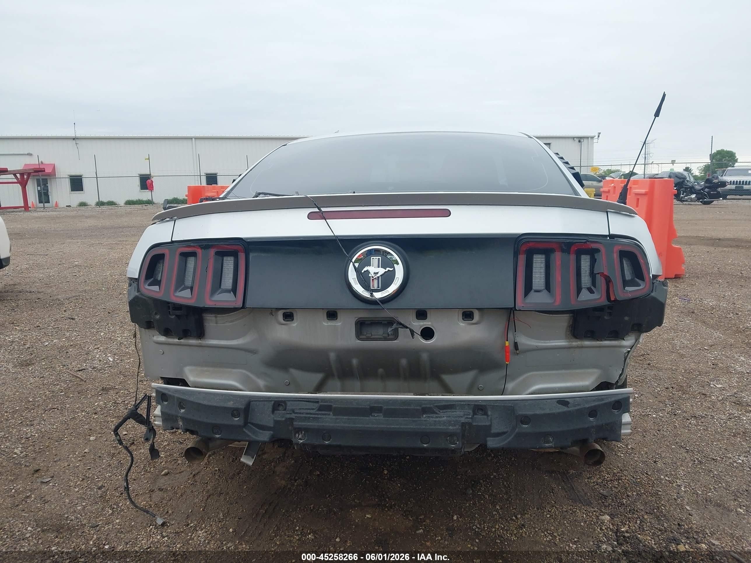 2014 Ford Mustang V6 Silver vin: 1ZVBP8AM9E5236030