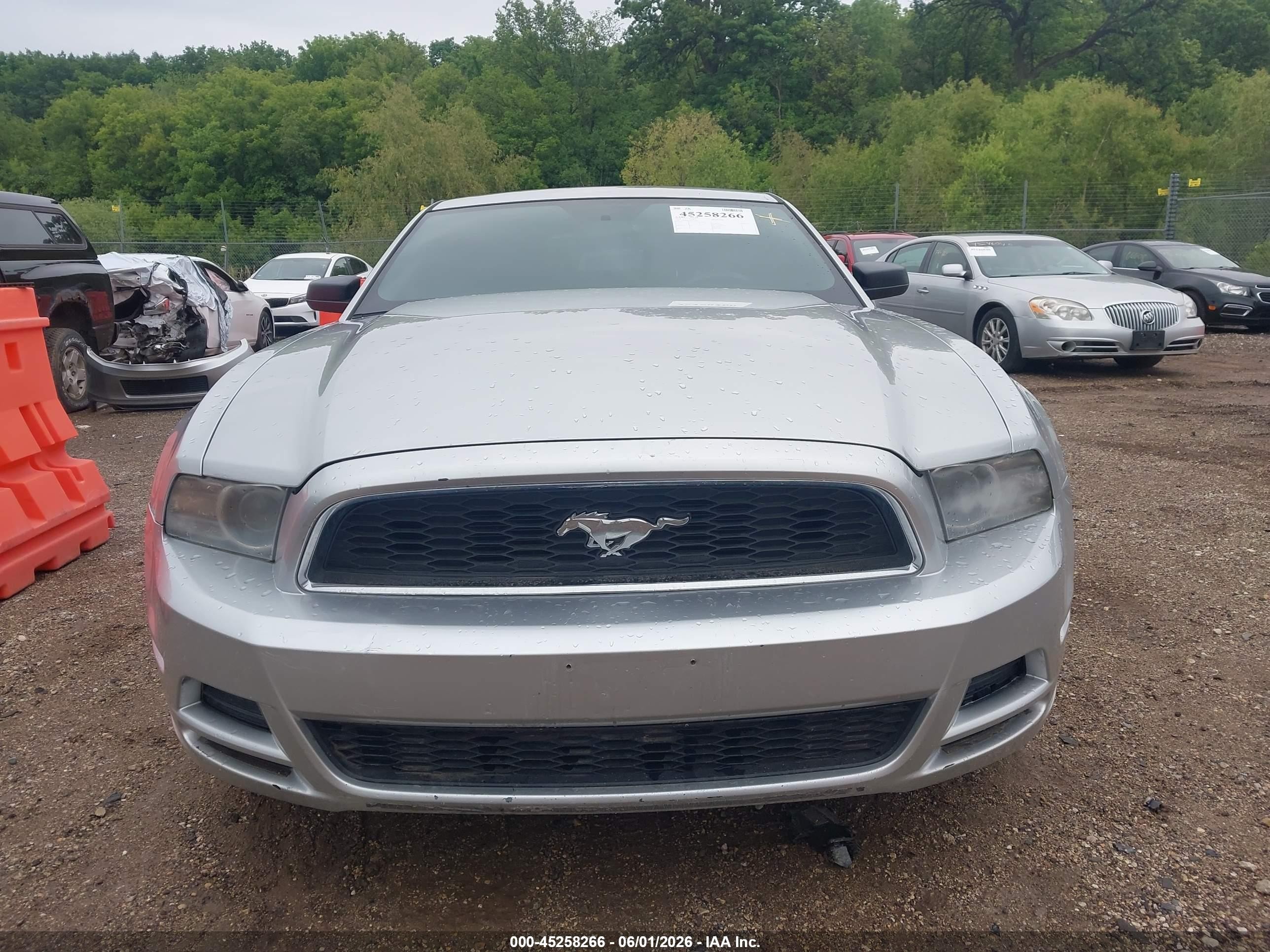 2014 Ford Mustang V6 Silver vin: 1ZVBP8AM9E5236030