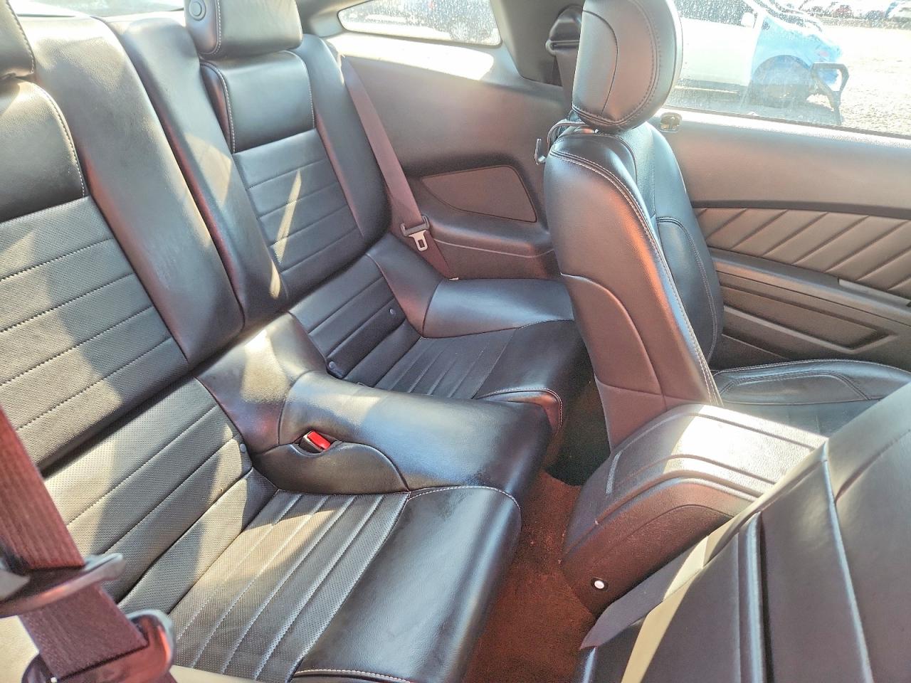 2014 Ford Mustang Белый vin: 1ZVBP8AM9E5267410