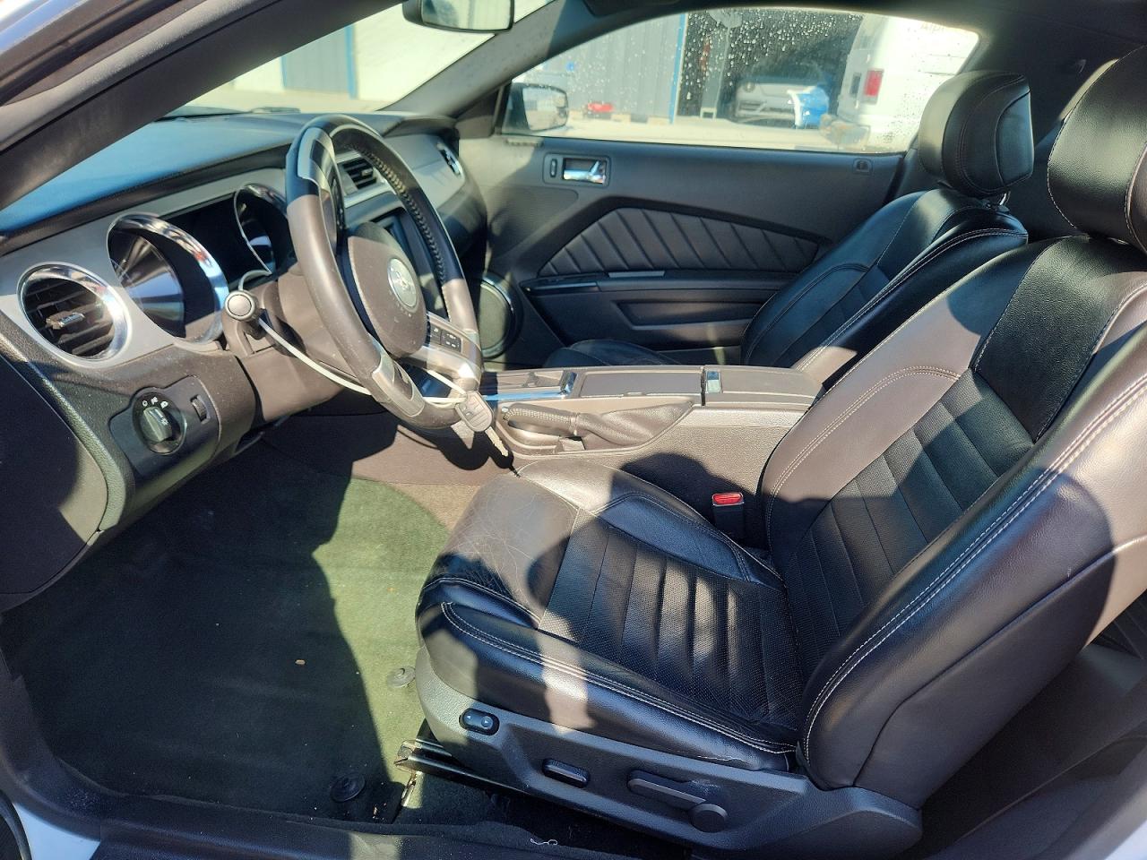 2014 Ford Mustang Белый vin: 1ZVBP8AM9E5267410
