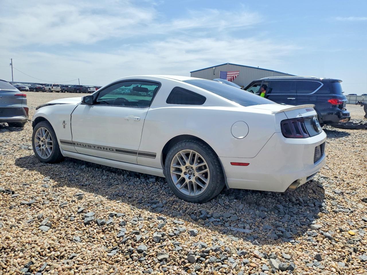 2014 Ford Mustang White vin: 1ZVBP8AM9E5271408