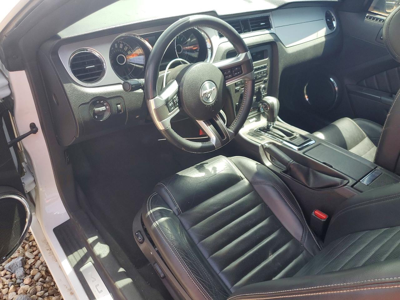 2014 Ford Mustang White vin: 1ZVBP8AM9E5271408