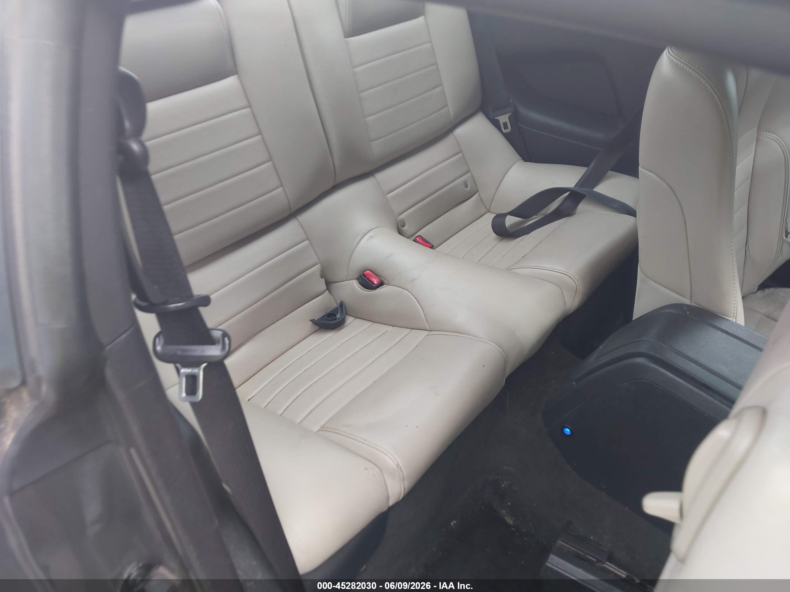 2014 Ford Mustang V6 Premium Gray vin: 1ZVBP8AM9E5300261