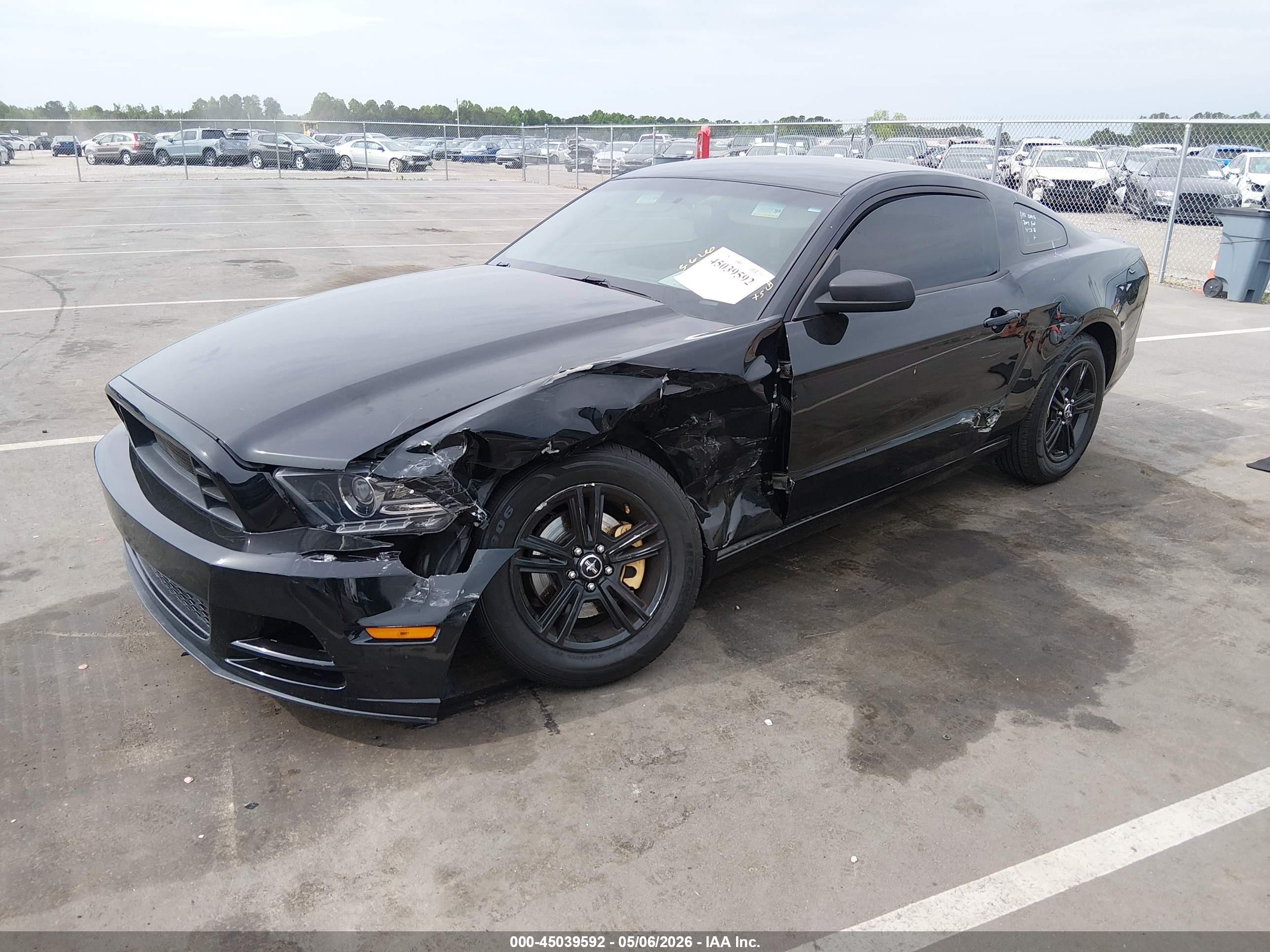 2014 Ford Mustang V6 Черный vin: 1ZVBP8AM9E5308117