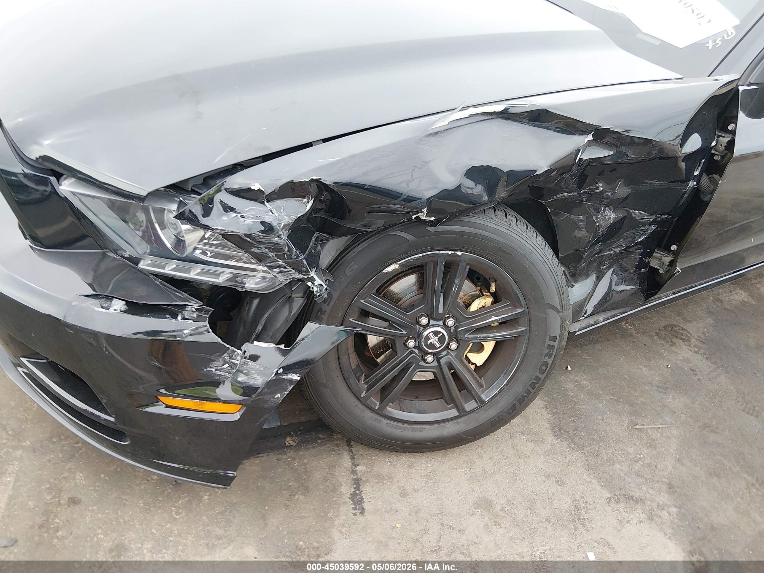 2014 Ford Mustang V6 Черный vin: 1ZVBP8AM9E5308117