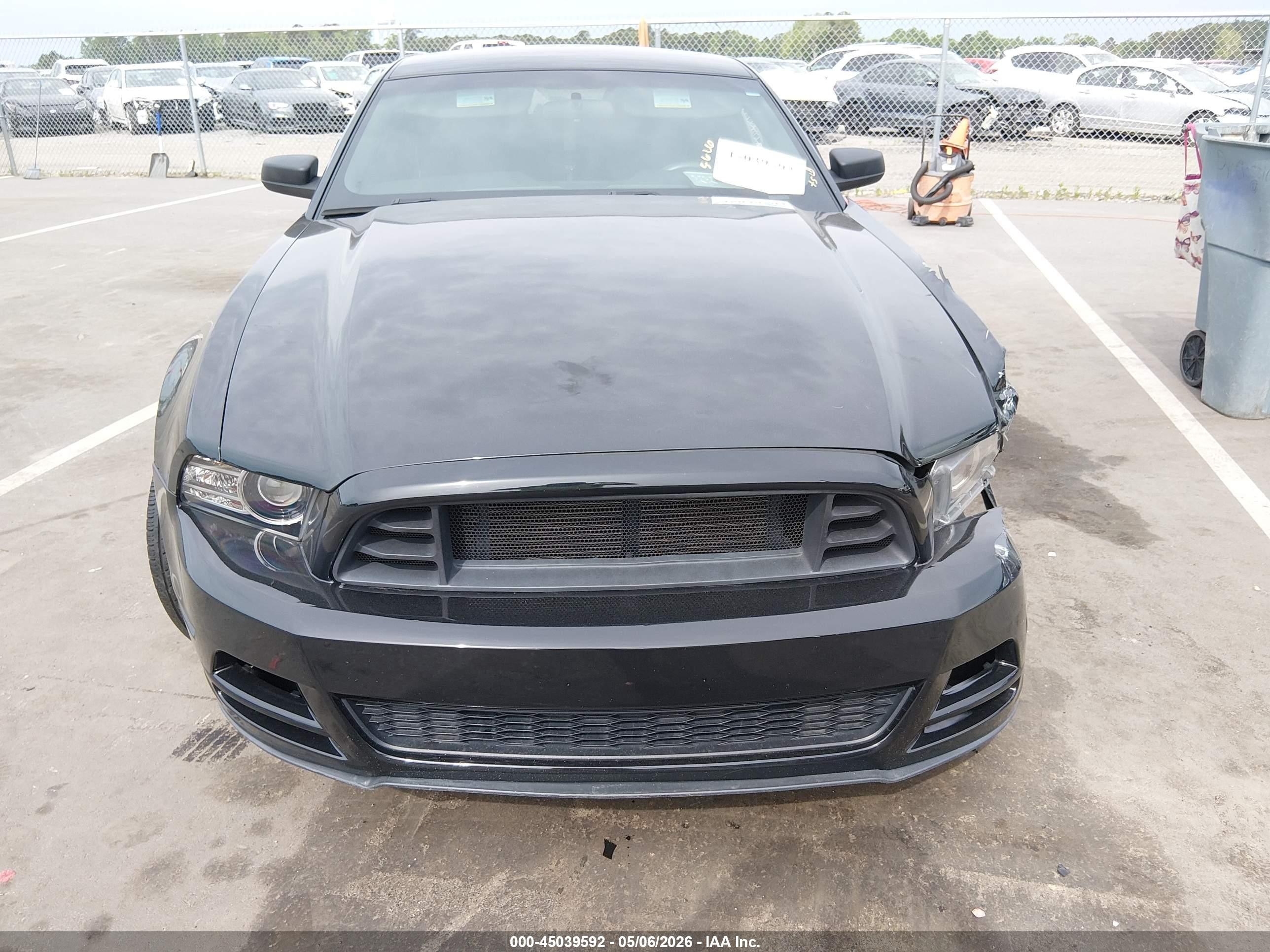 2014 Ford Mustang V6 Черный vin: 1ZVBP8AM9E5308117