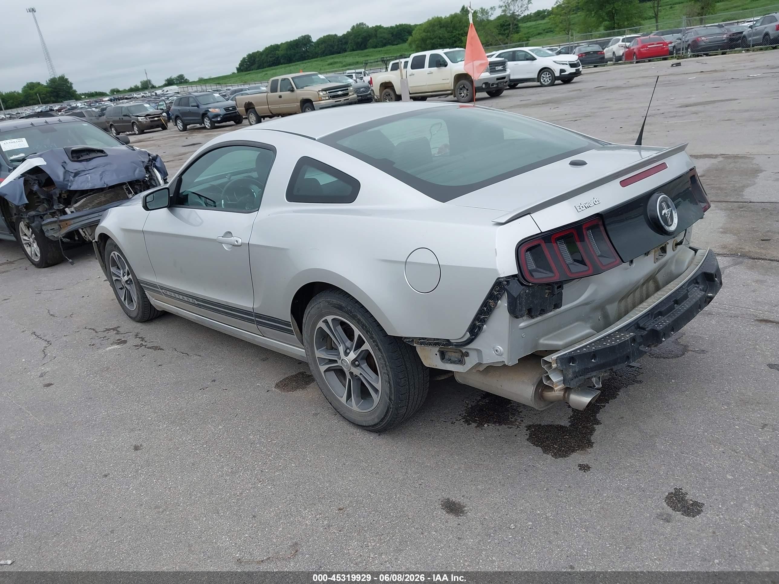 2014 Ford Mustang V6 Premium Серебряный vin: 1ZVBP8AM9E5311390