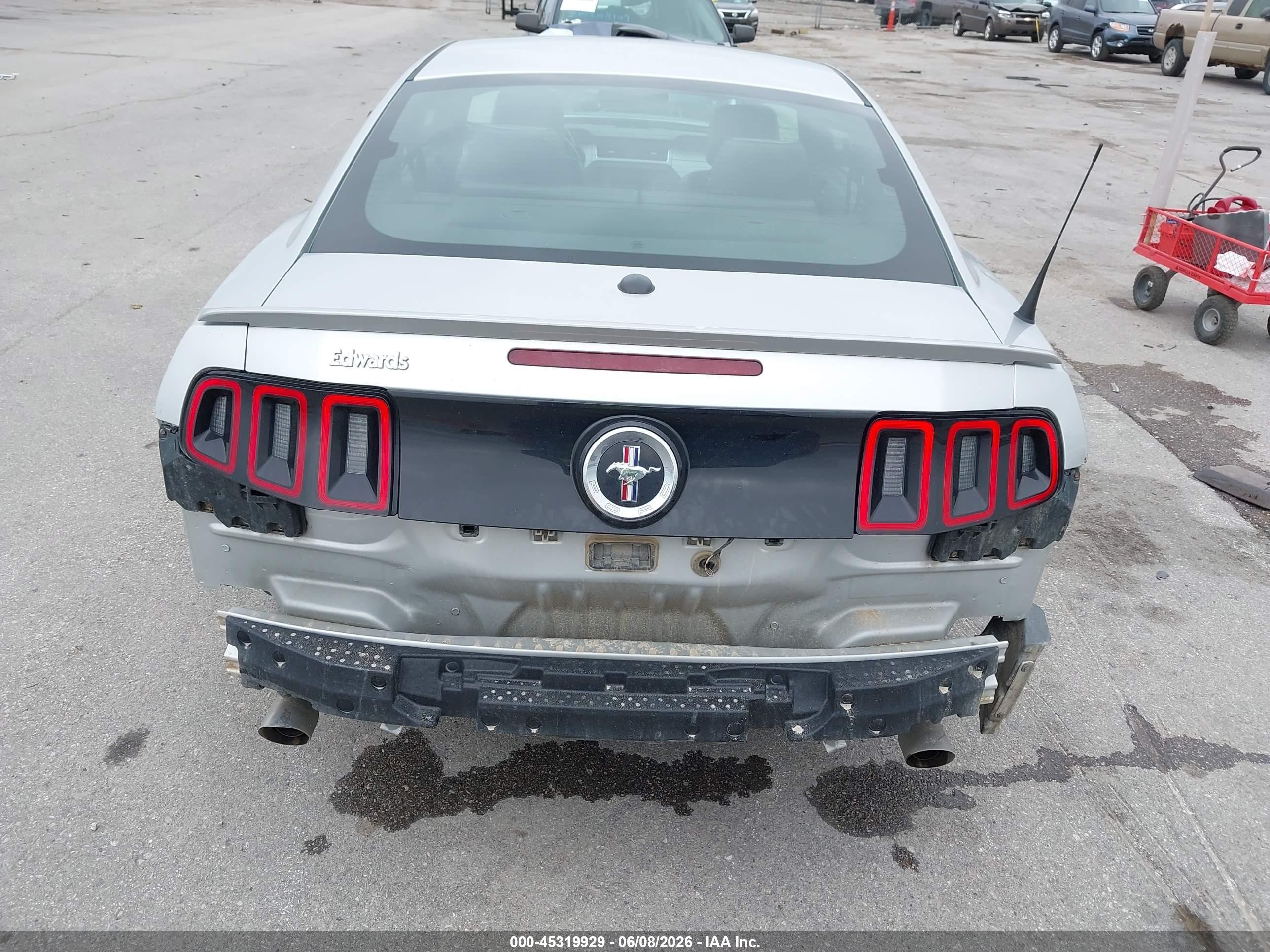 2014 Ford Mustang V6 Premium Серебряный vin: 1ZVBP8AM9E5311390