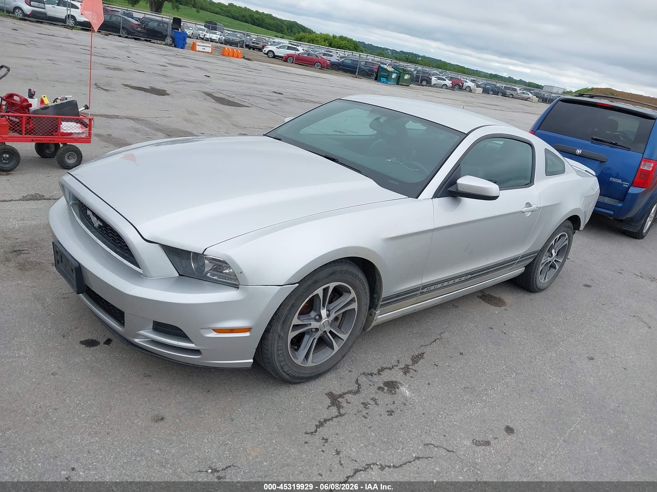 2014 Ford Mustang V6 Premium Серебряный vin: 1ZVBP8AM9E5311390