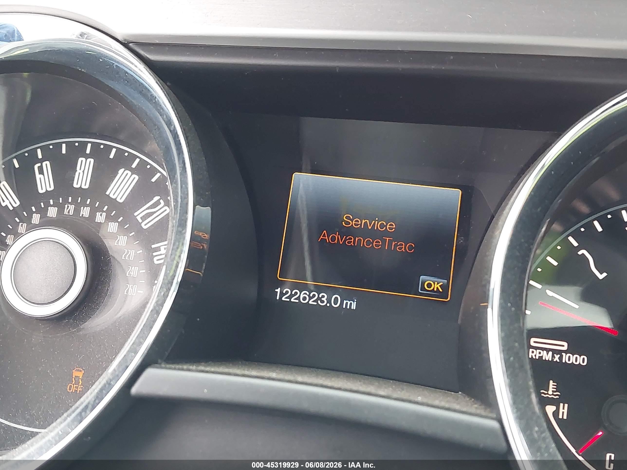 2014 Ford Mustang V6 Premium Серебряный vin: 1ZVBP8AM9E5311390