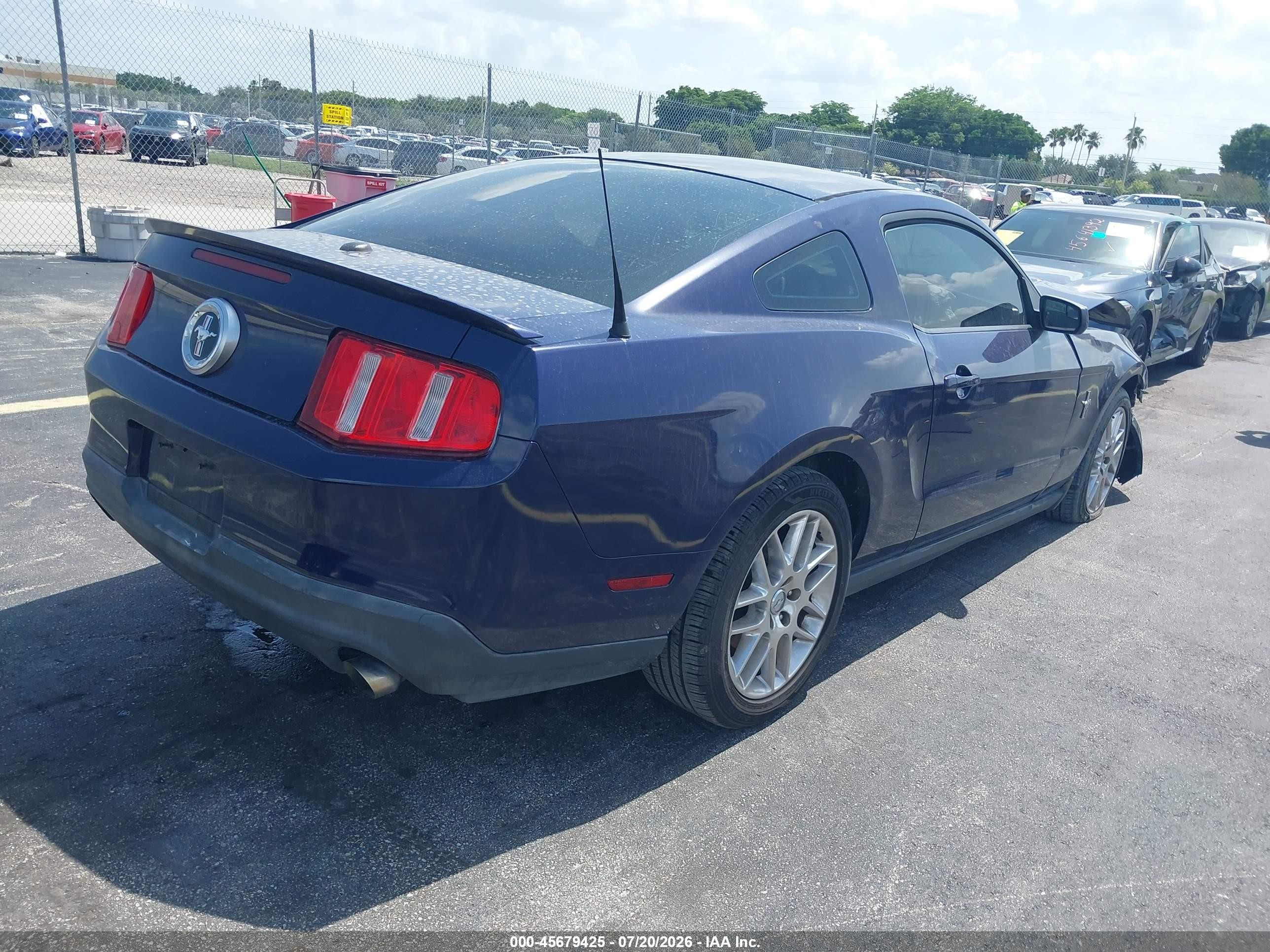 2012 Ford Mustang V6 Premium Синий vin: 1ZVBP8AMXC5231710