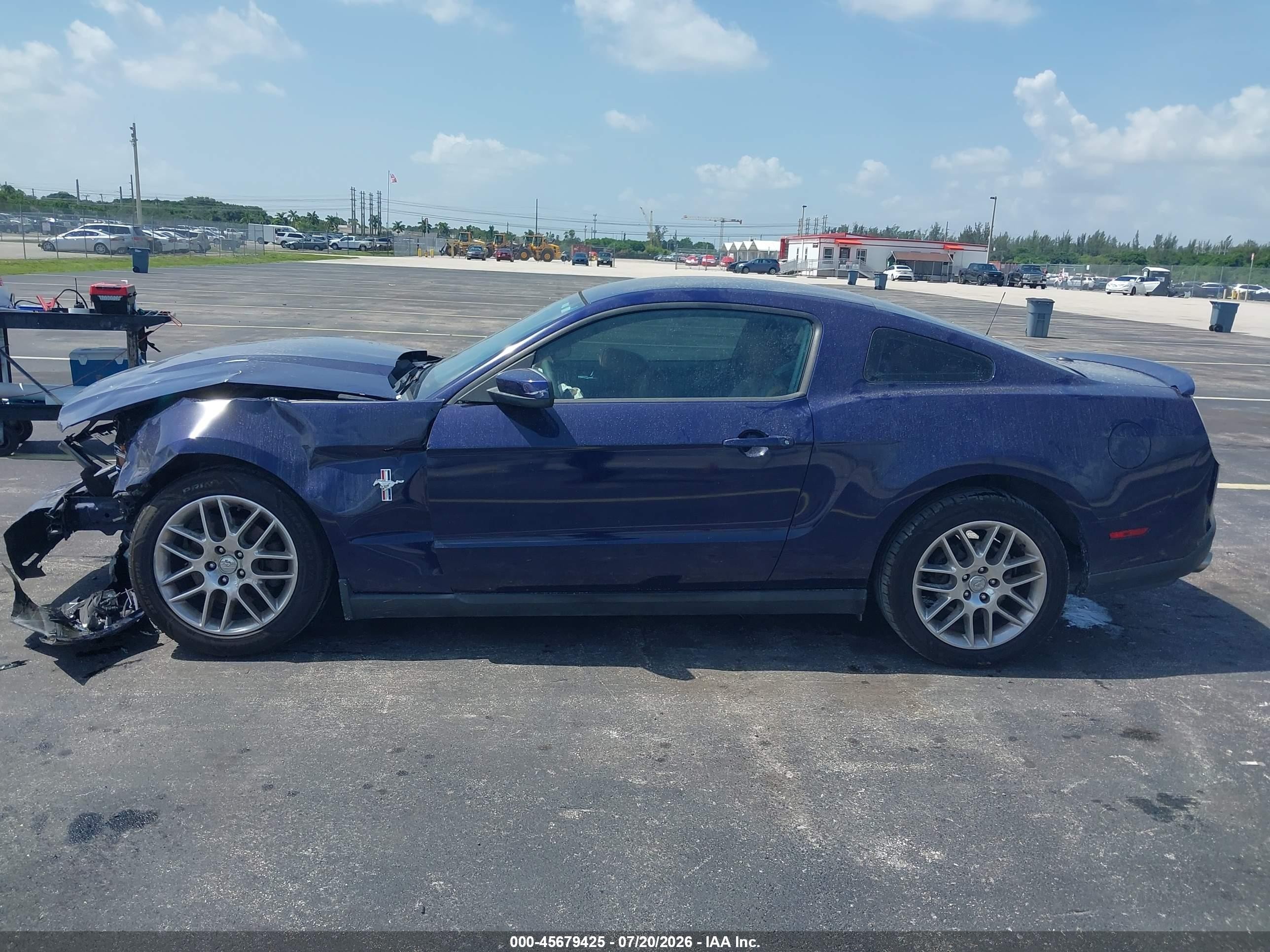 2012 Ford Mustang V6 Premium Синий vin: 1ZVBP8AMXC5231710