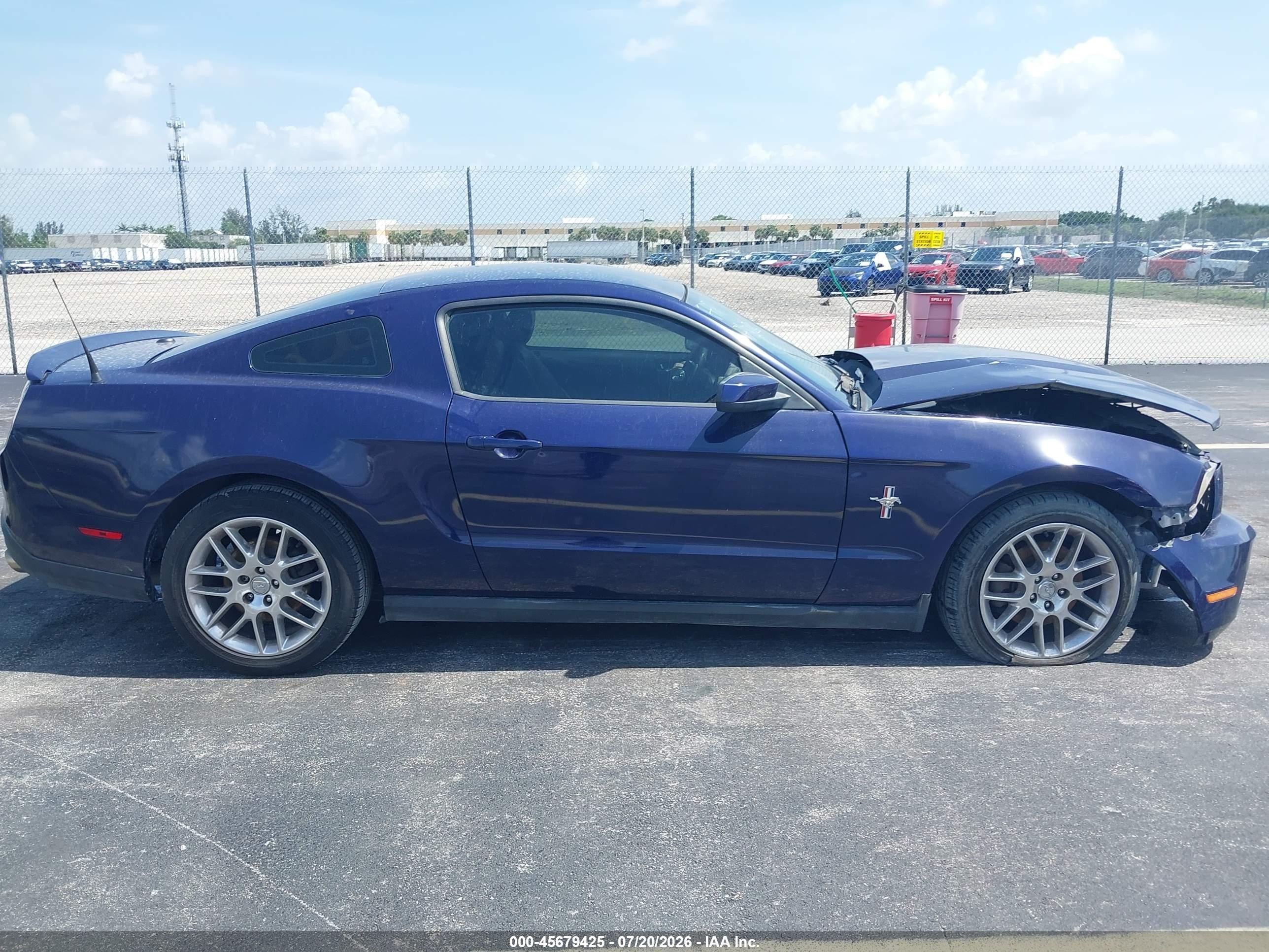 2012 Ford Mustang V6 Premium Синий vin: 1ZVBP8AMXC5231710