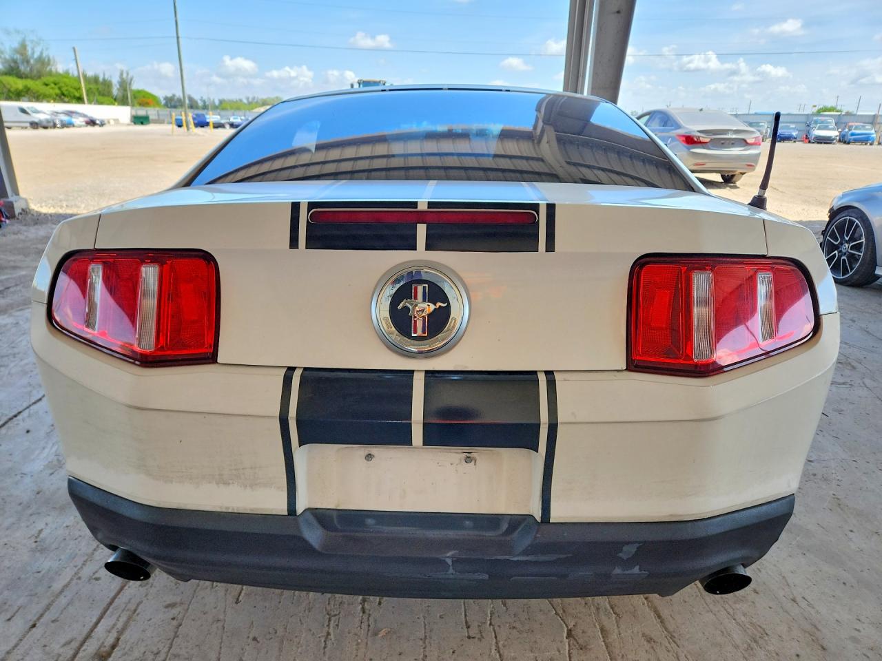 2012 Ford Mustang White vin: 1ZVBP8AMXC5239256