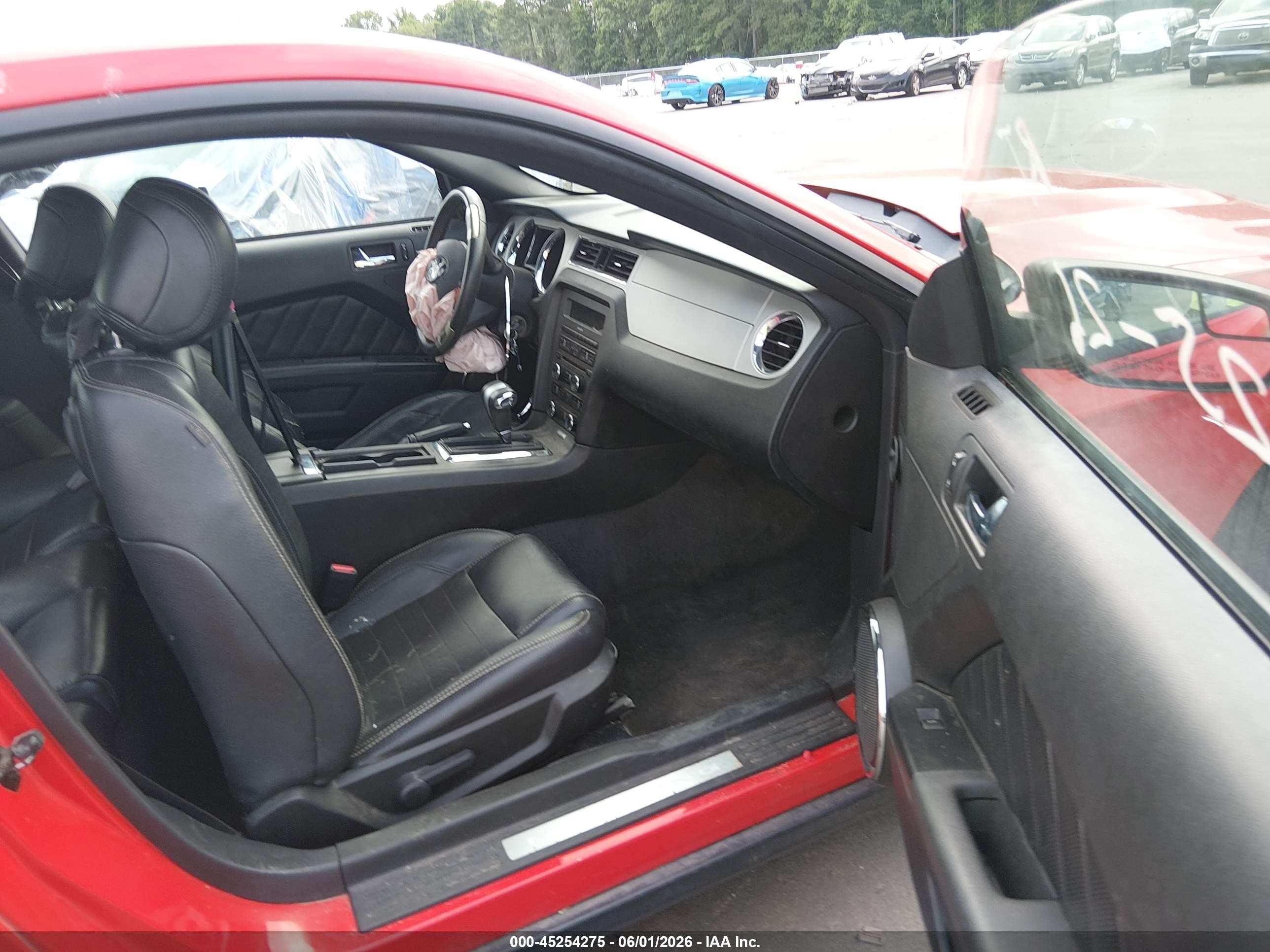 2012 Ford Mustang V6 Premium Красный vin: 1ZVBP8AMXC5255019