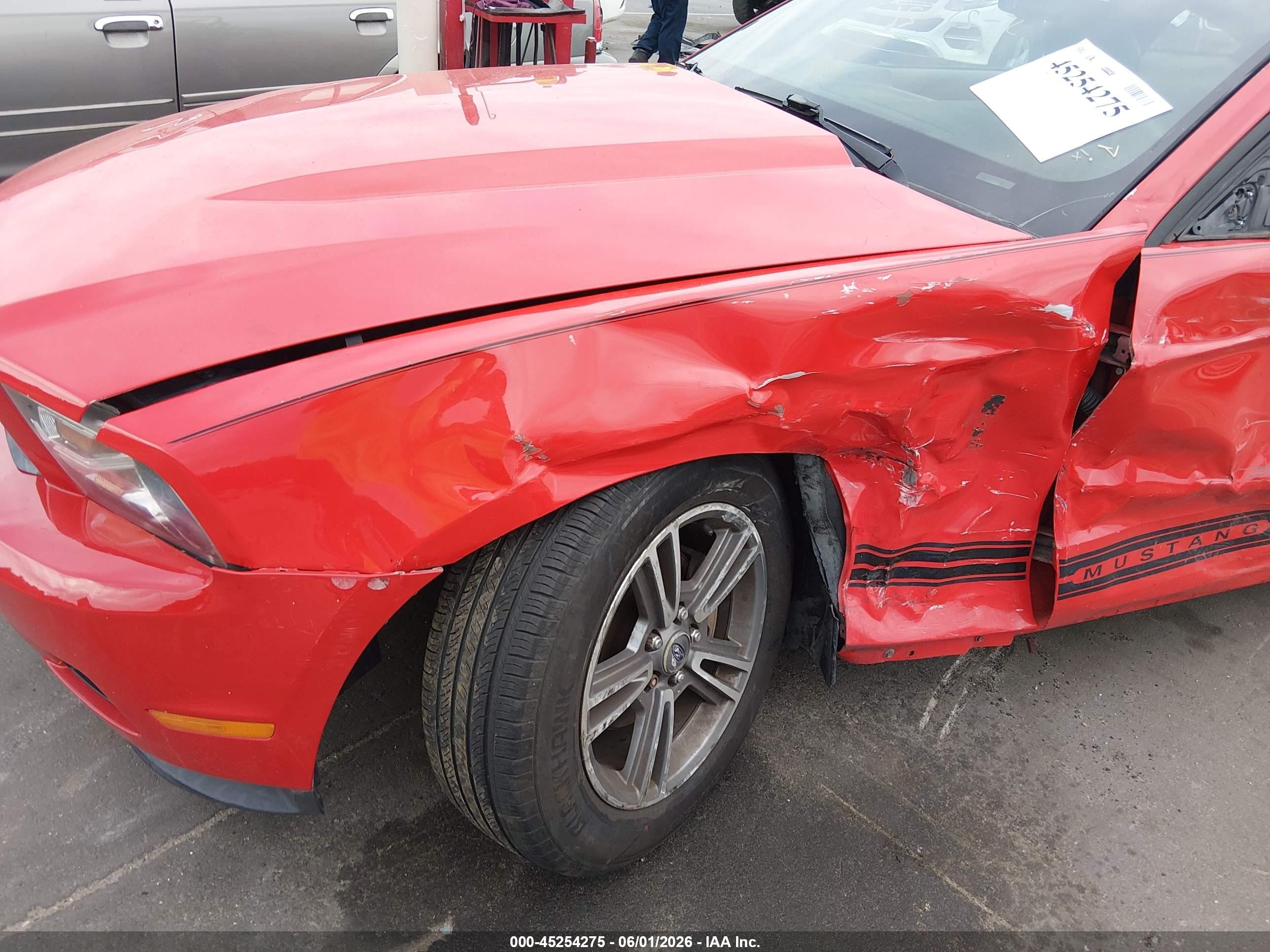 2012 Ford Mustang V6 Premium Красный vin: 1ZVBP8AMXC5255019