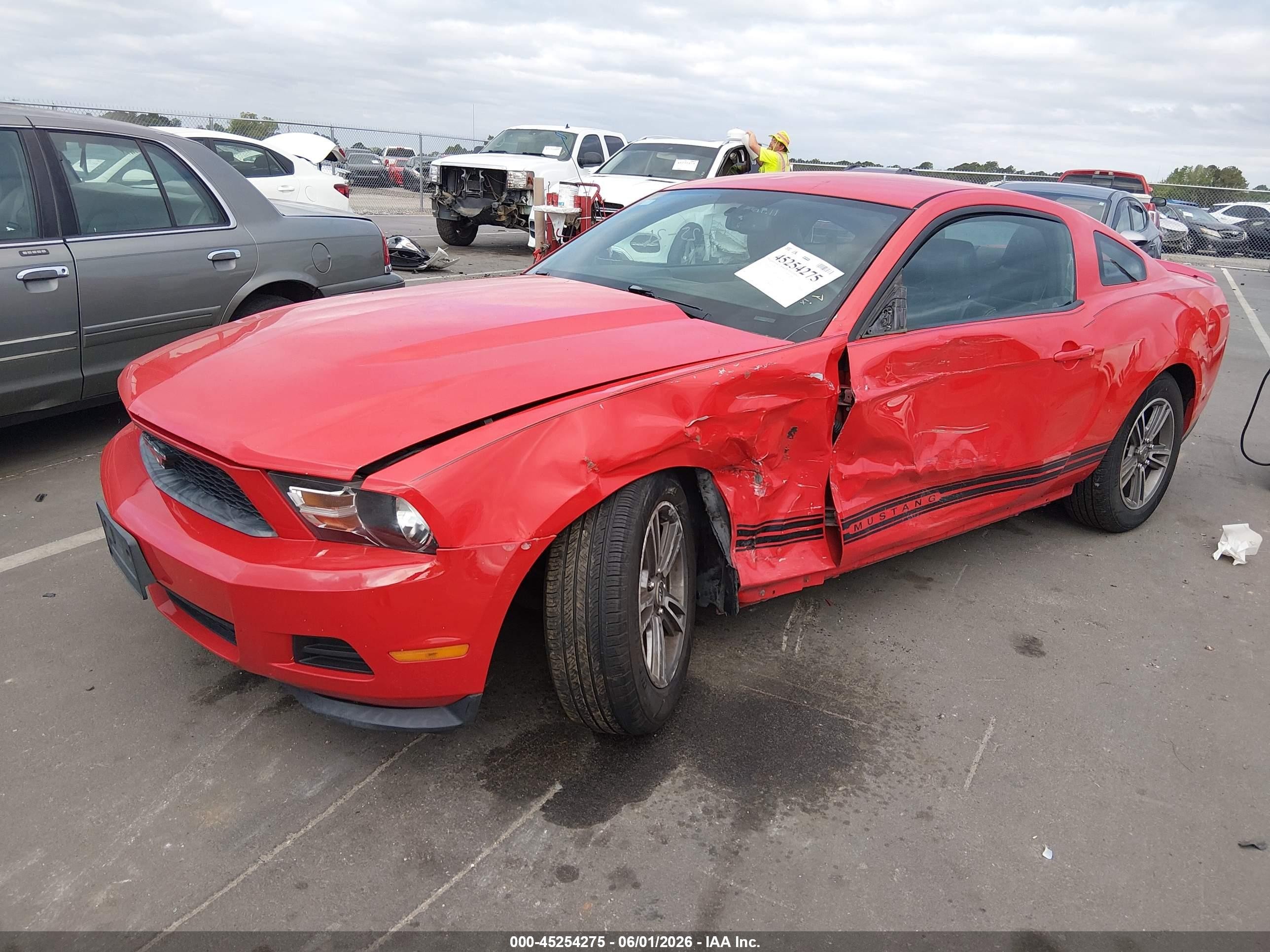 2012 Ford Mustang V6 Premium Красный vin: 1ZVBP8AMXC5255019
