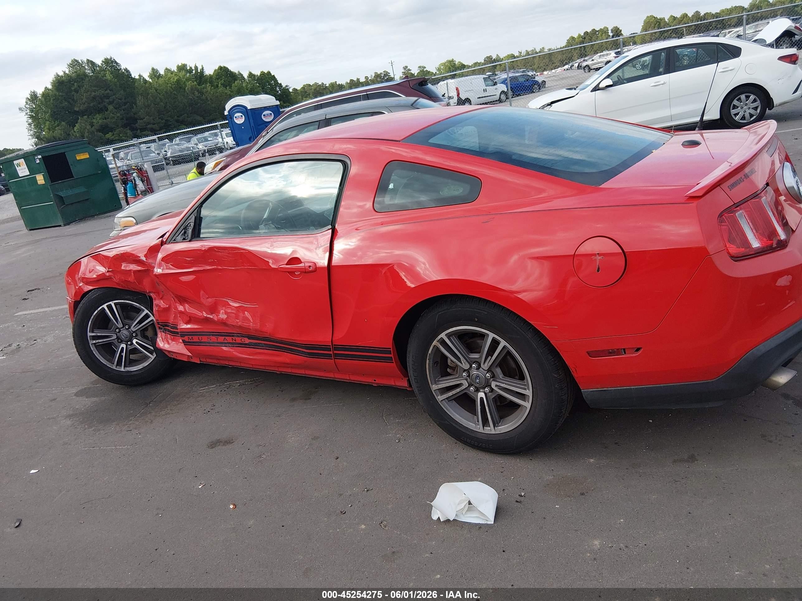 2012 Ford Mustang V6 Premium Красный vin: 1ZVBP8AMXC5255019
