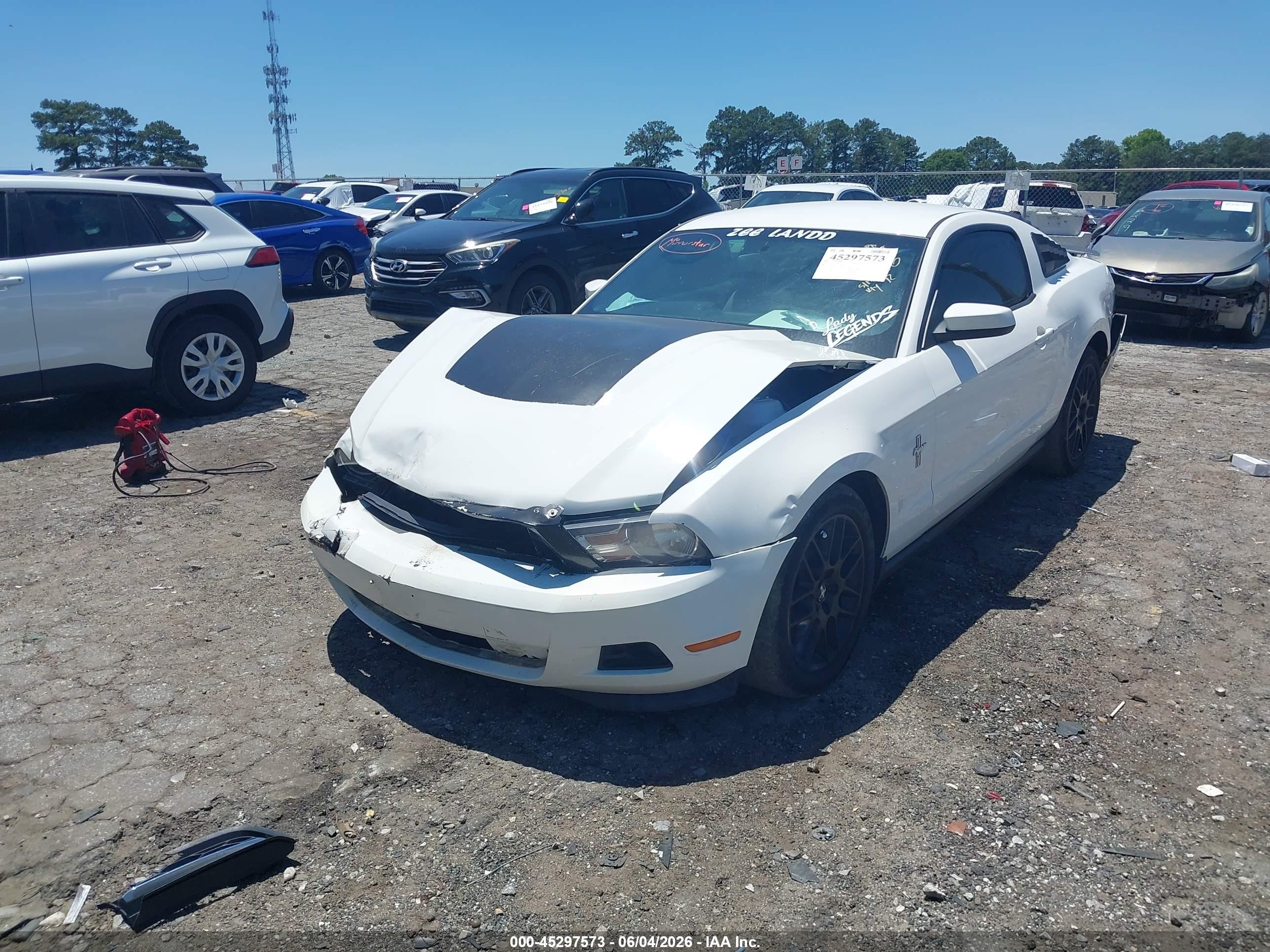2012 Ford Mustang V6 Premium White vin: 1ZVBP8AMXC5255246