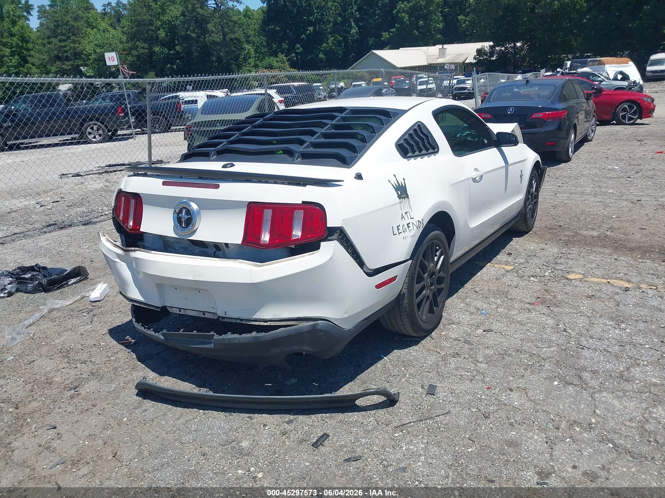 2012 Ford Mustang V6 Premium White vin: 1ZVBP8AMXC5255246