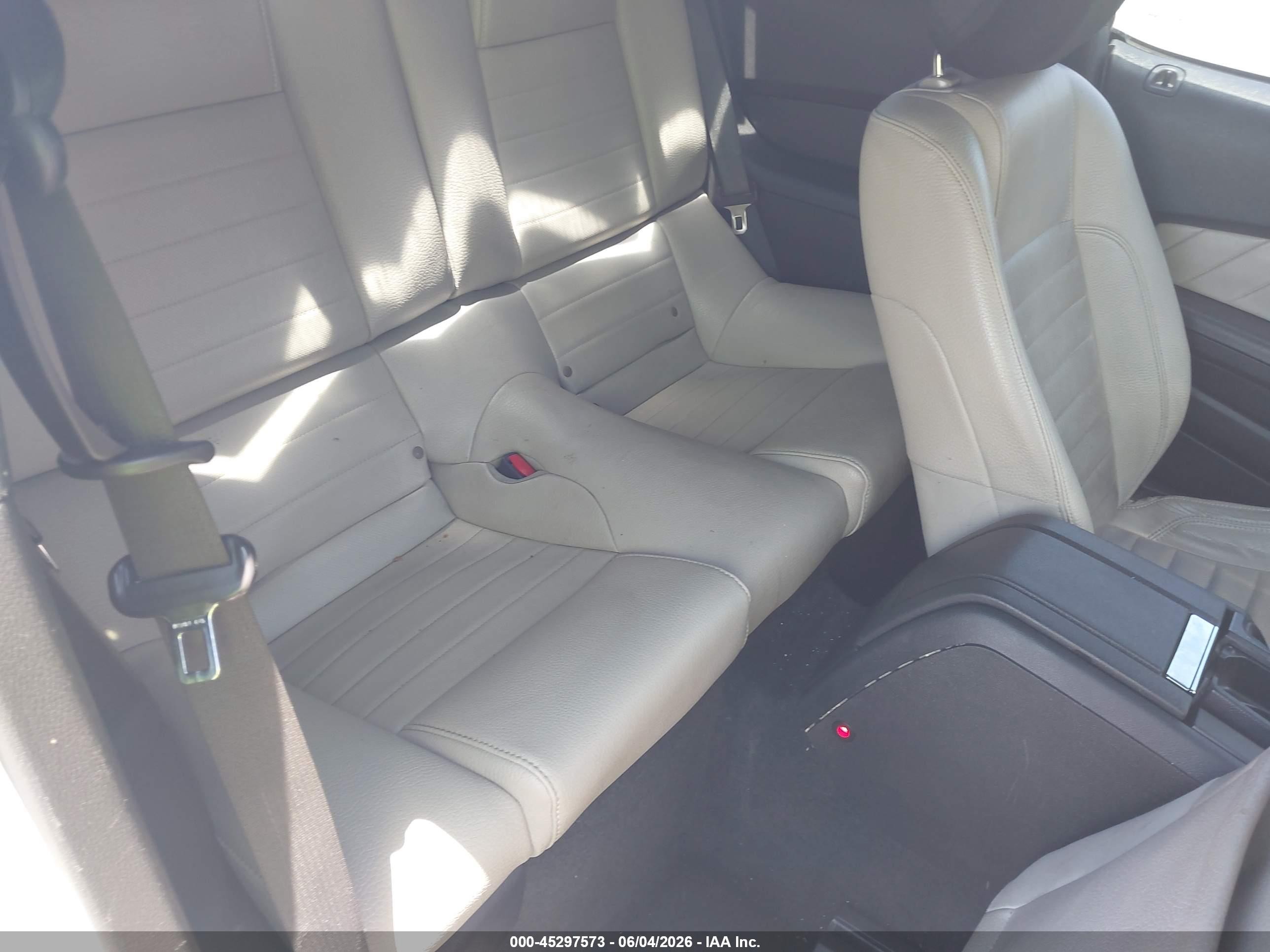 2012 Ford Mustang V6 Premium White vin: 1ZVBP8AMXC5255246