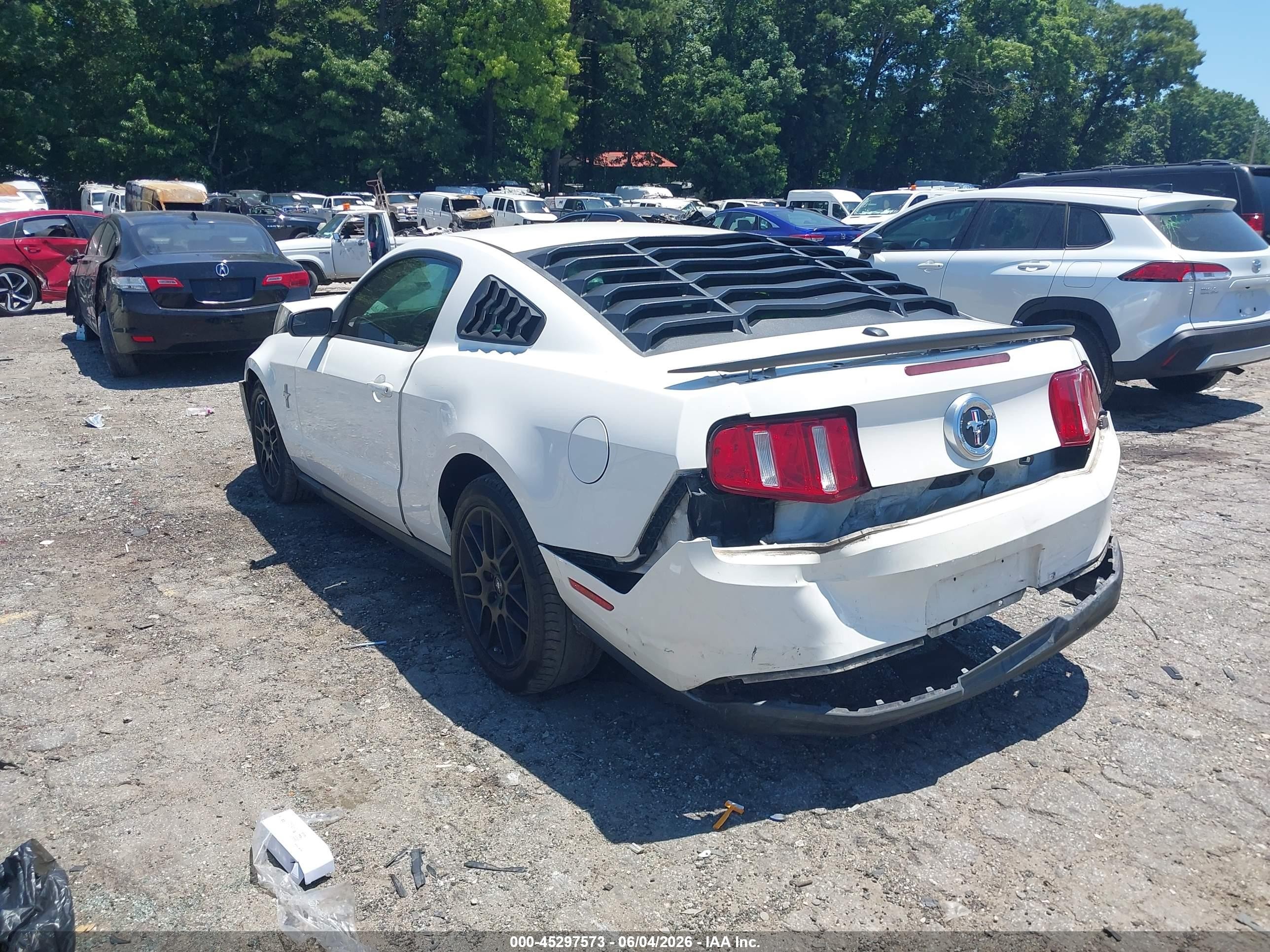 2012 Ford Mustang V6 Premium White vin: 1ZVBP8AMXC5255246