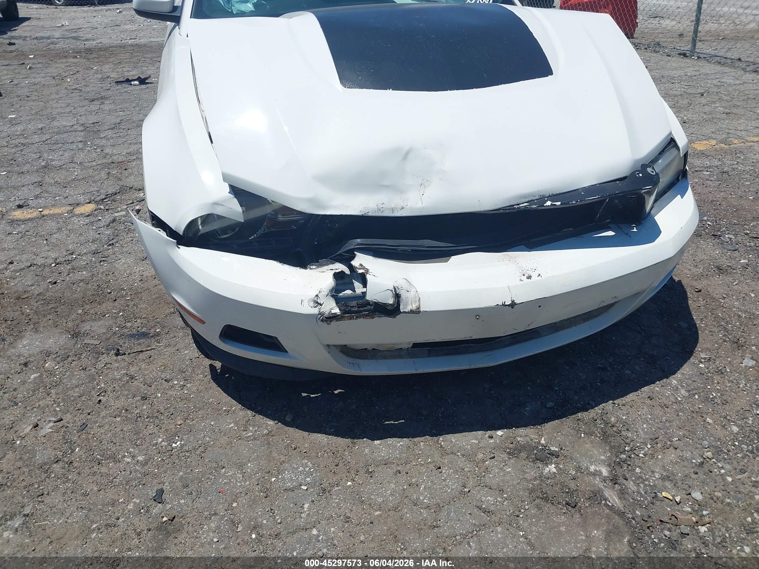 2012 Ford Mustang V6 Premium White vin: 1ZVBP8AMXC5255246