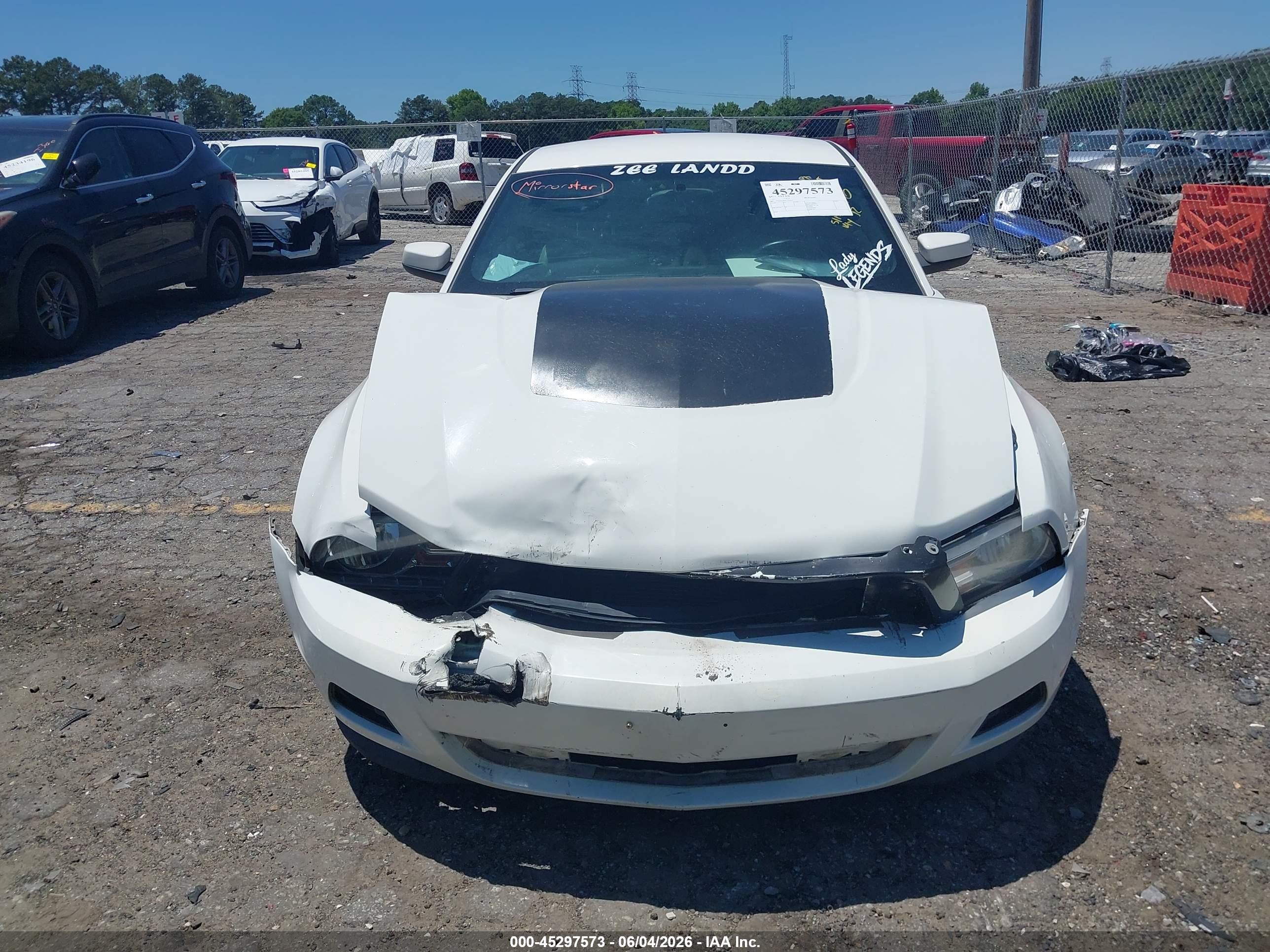 2012 Ford Mustang V6 Premium White vin: 1ZVBP8AMXC5255246